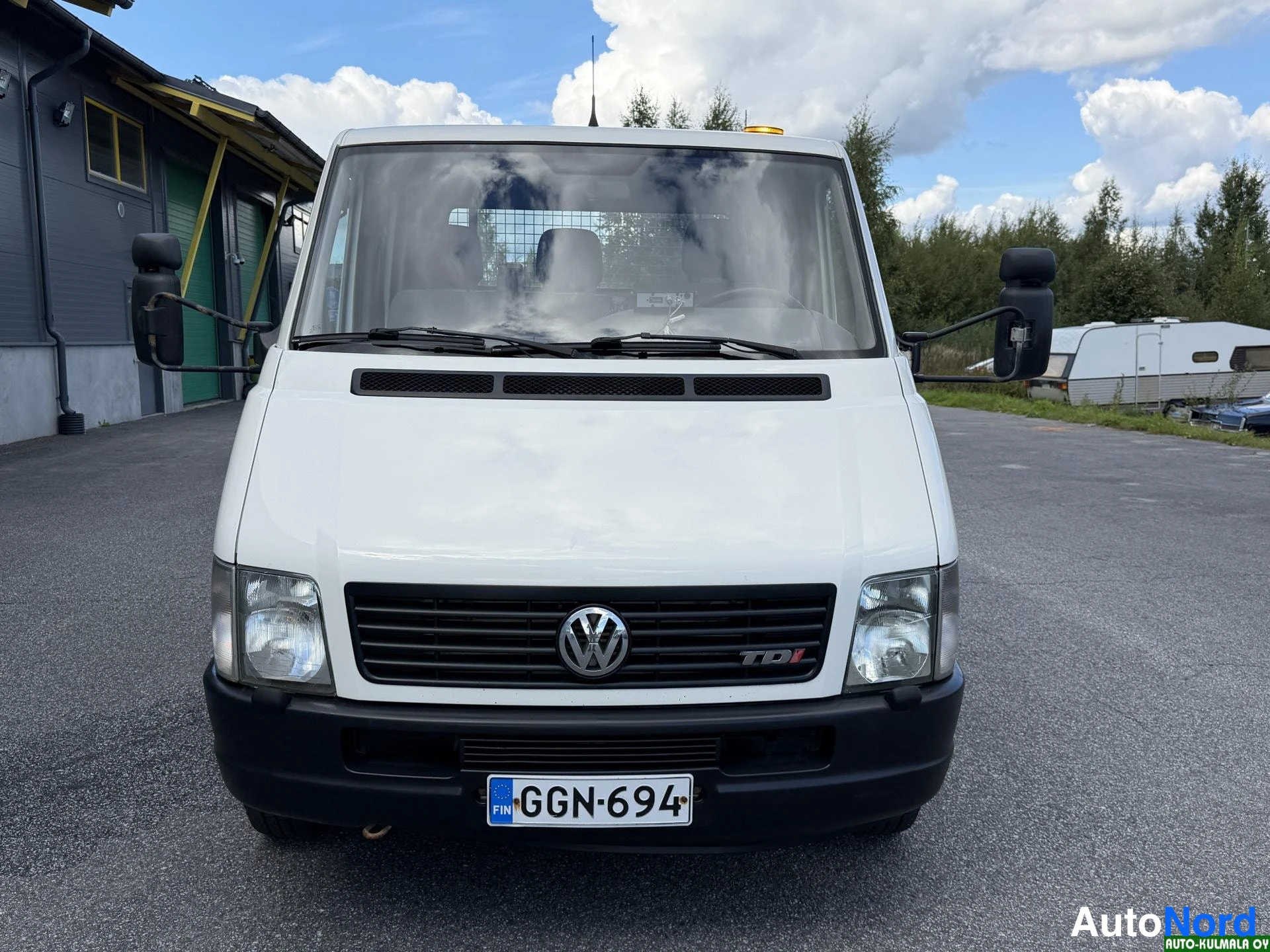 Valkoinen Volkswagen LT 2005, edestä, kuva 7