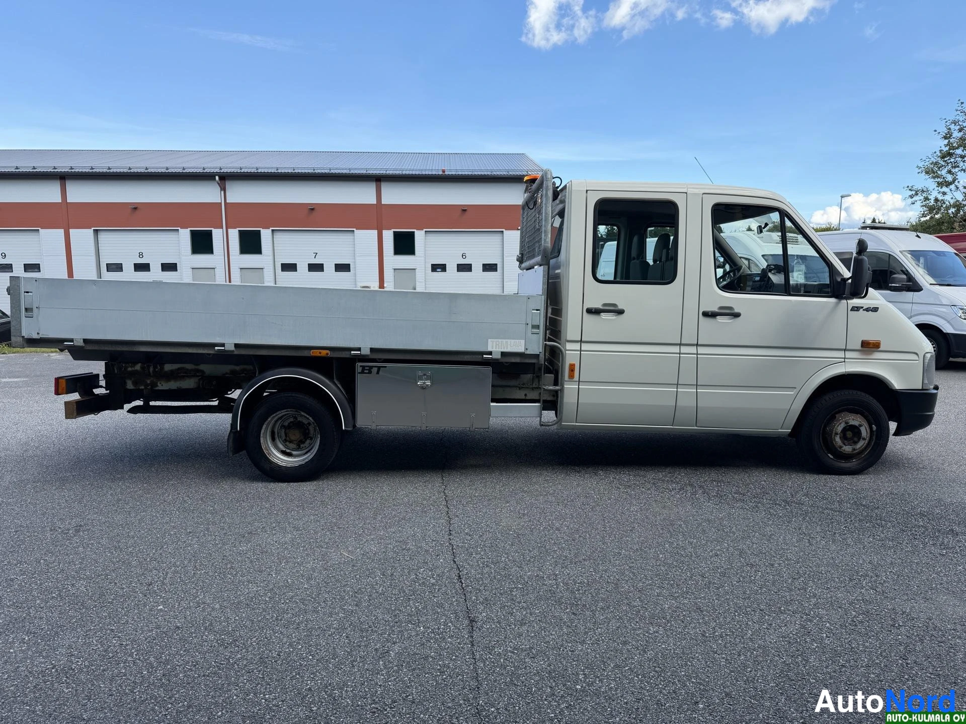 Valkoinen Volkswagen LT 2005, sivulta, kuva 8