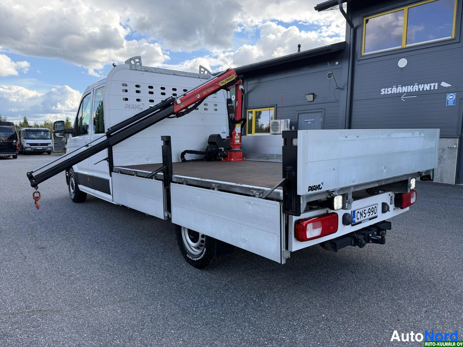 Valkoinen Volkswagen Crafter 2019, takaviisto, kuva 15