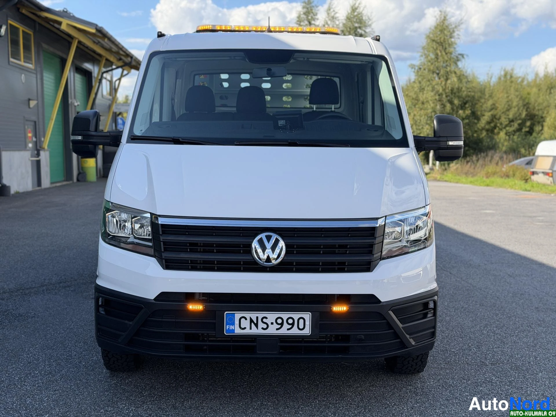 Valkoinen Volkswagen Crafter 2019, edestä, kuva 7