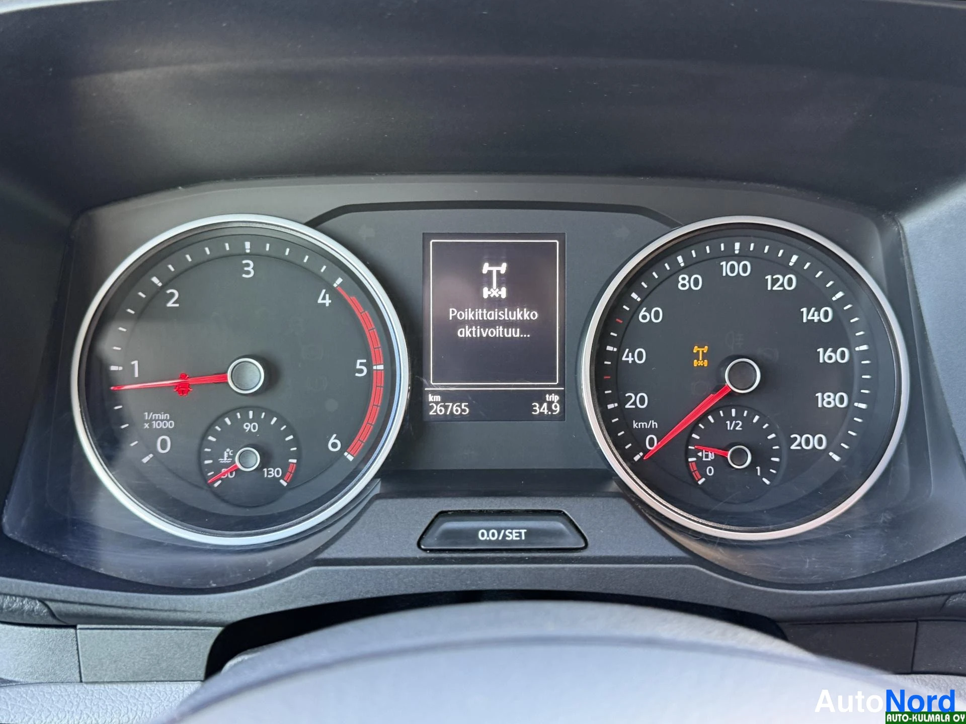 Valkoinen Volkswagen Crafter 2019, yksityiskohta, kuva 28