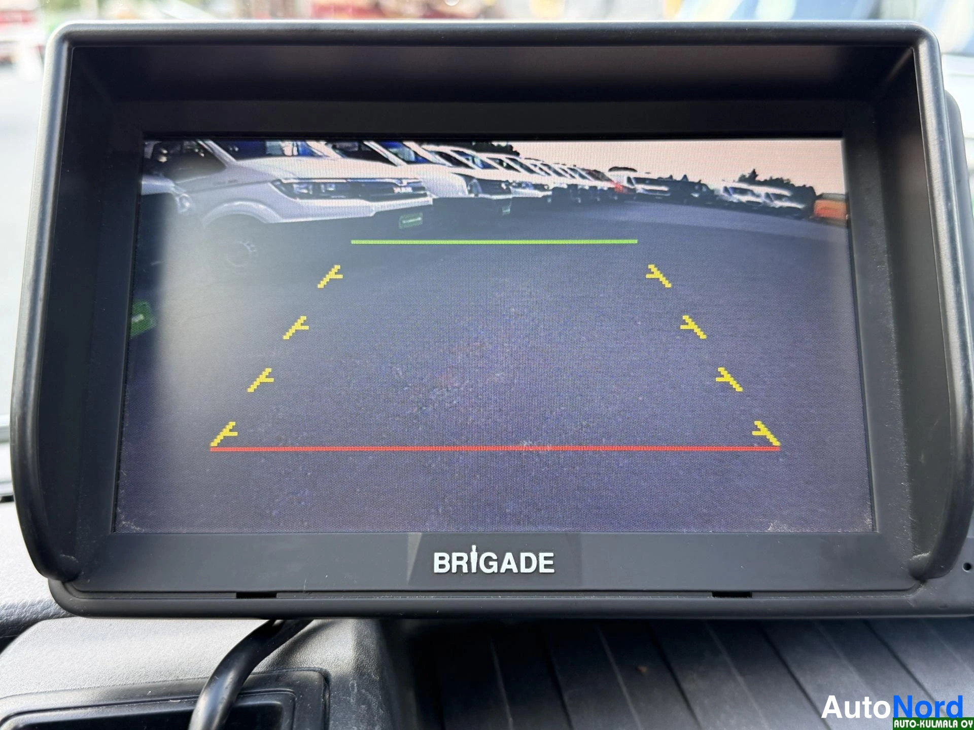 Valkoinen Volkswagen Crafter 2019, yksityiskohta, kuva 29