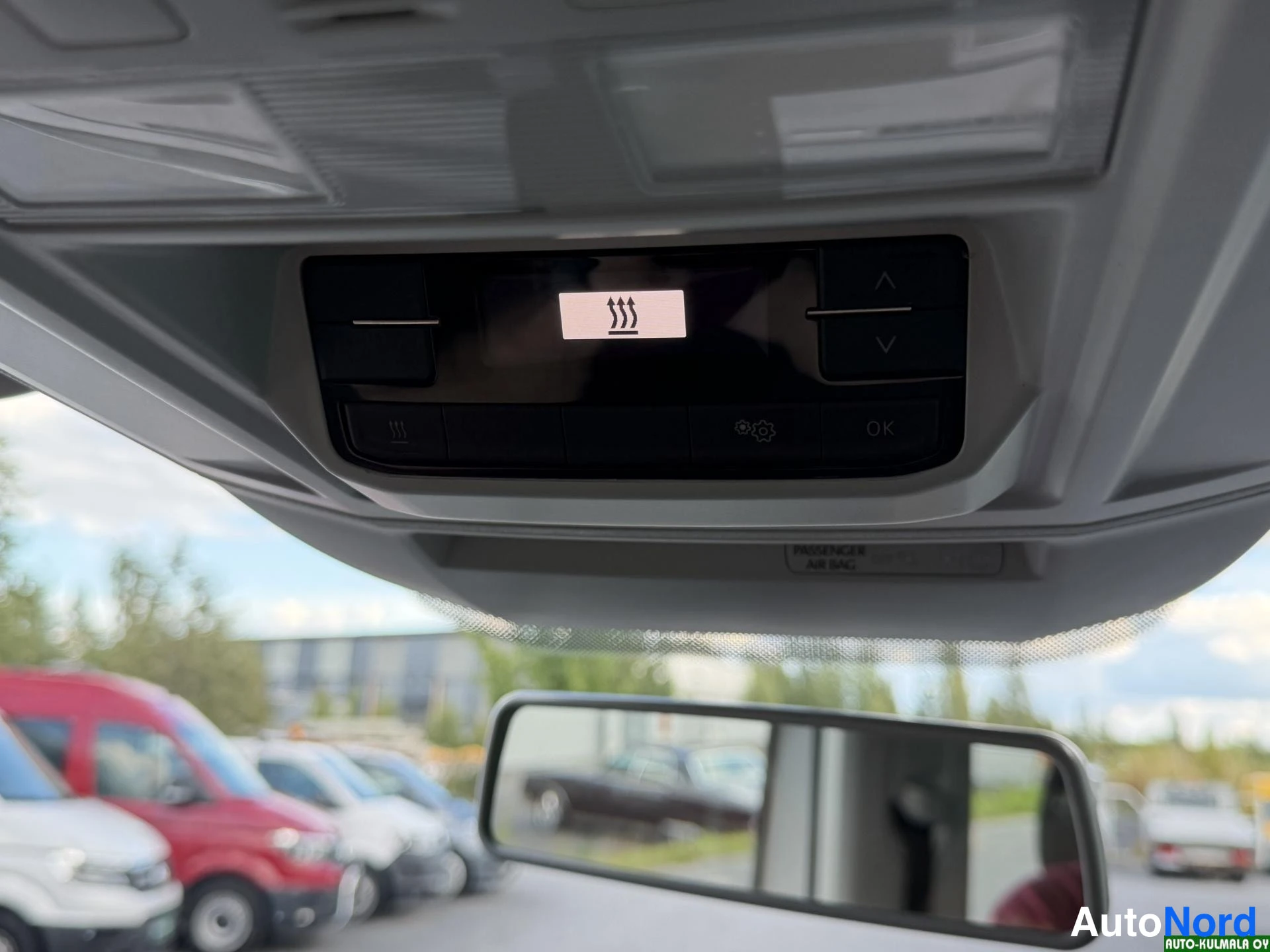 Valkoinen Volkswagen Crafter 2019, yksityiskohta, kuva 26