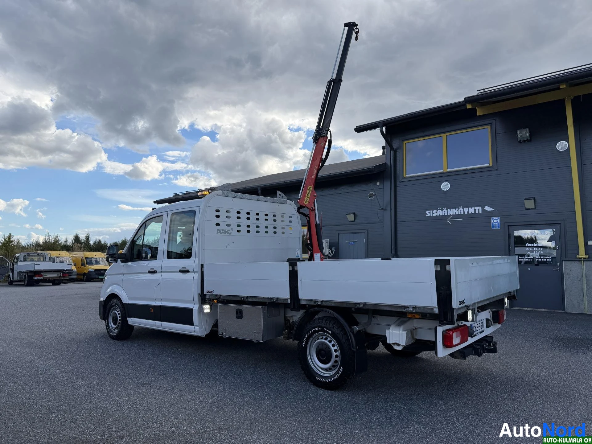 Valkoinen Volkswagen Crafter 2019, takaviisto, kuva 17