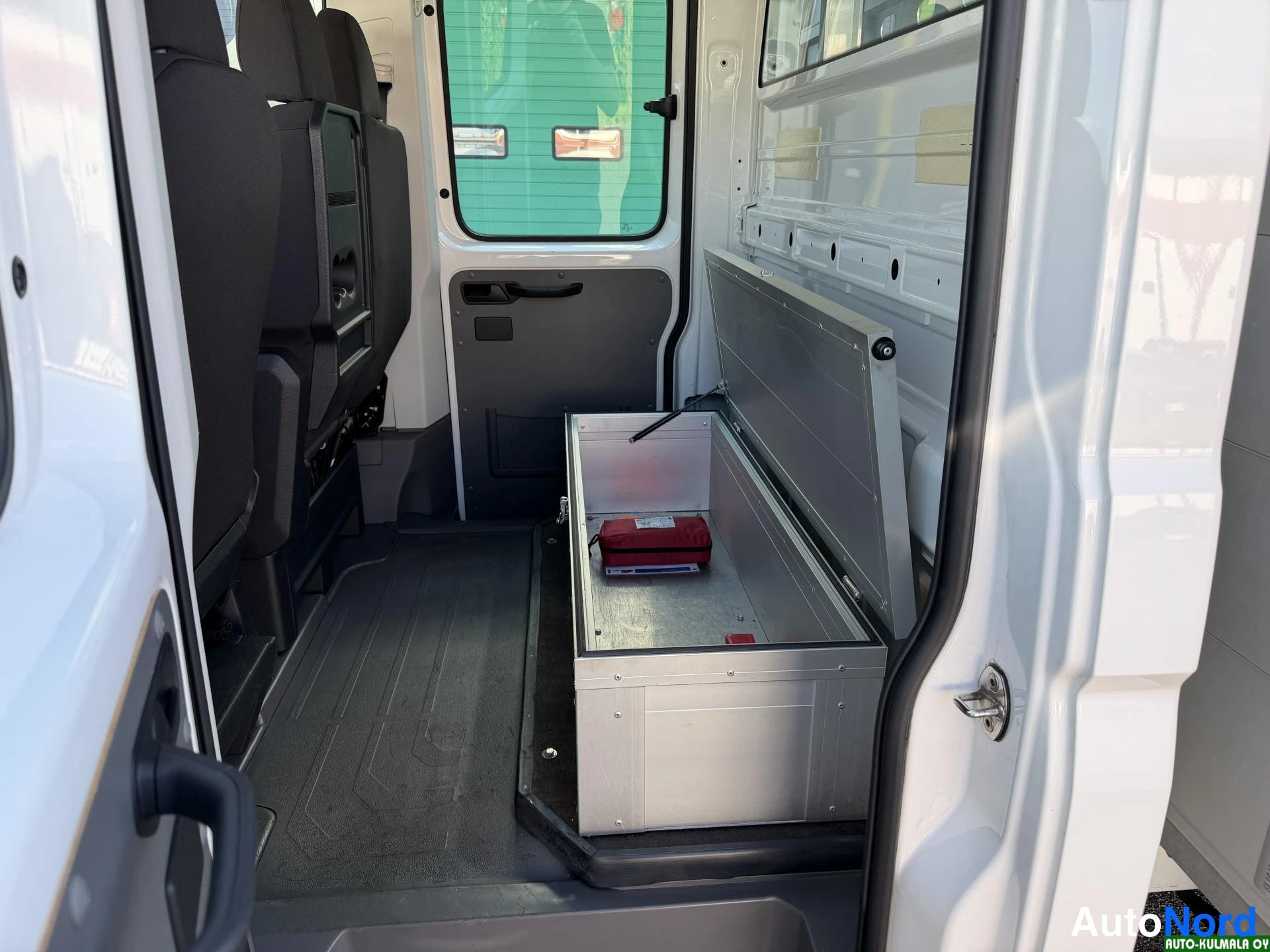 Valkoinen Volkswagen Crafter 2019, tavaratila, kuva 24