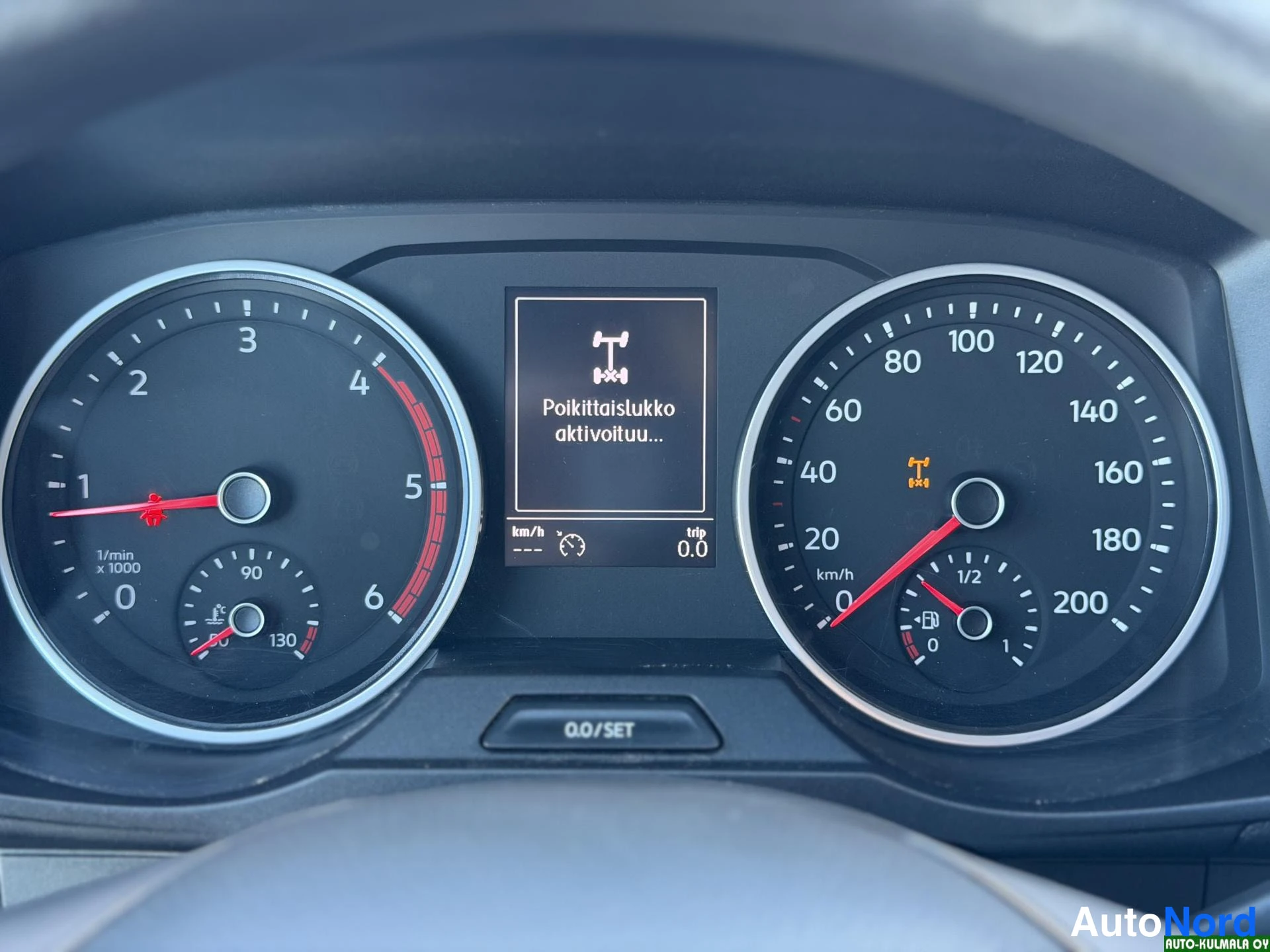 Valkoinen Volkswagen Crafter 2019, yksityiskohta, kuva 25
