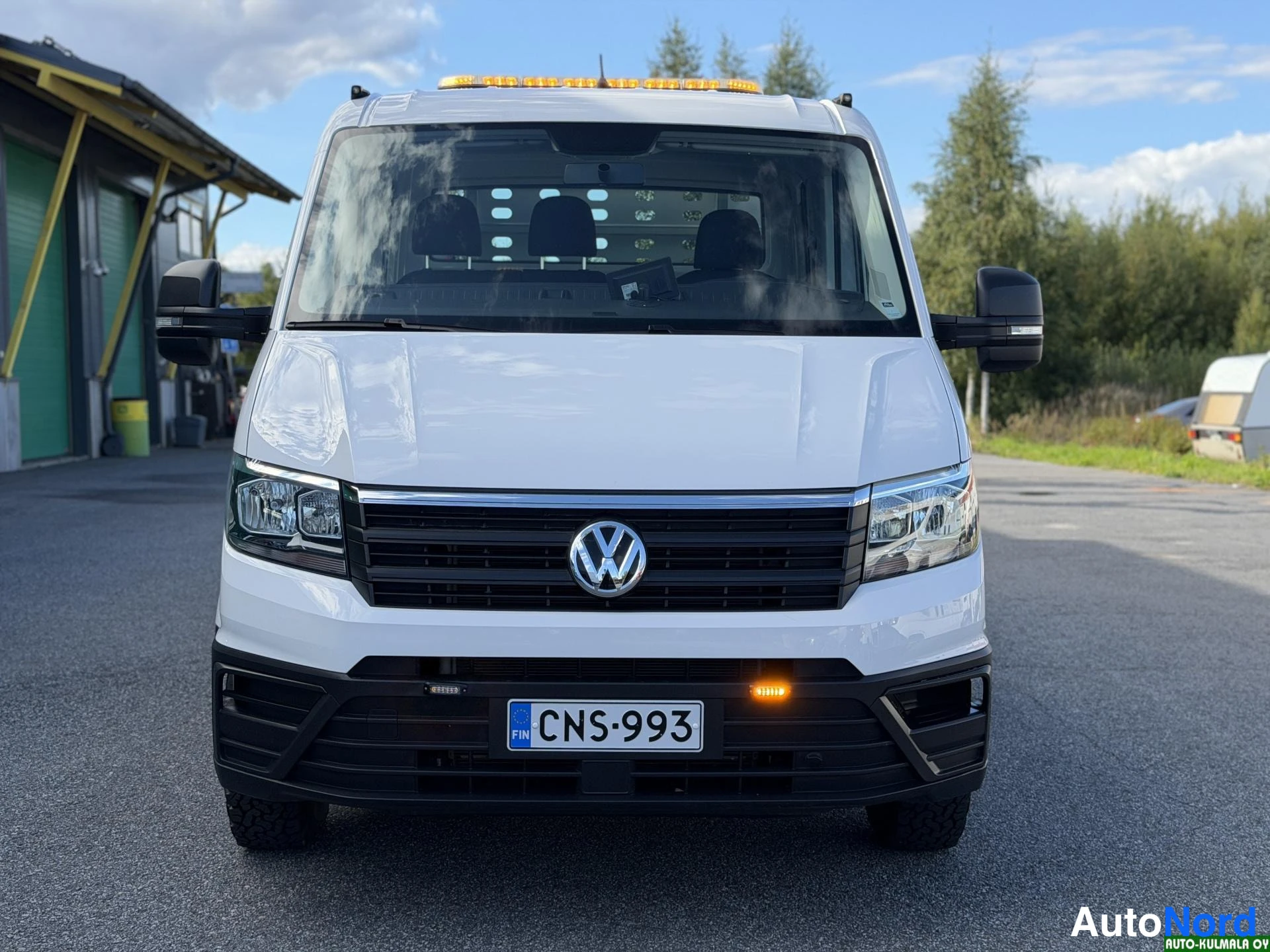 Valkoinen Volkswagen Crafter 2019, edestä, kuva 5