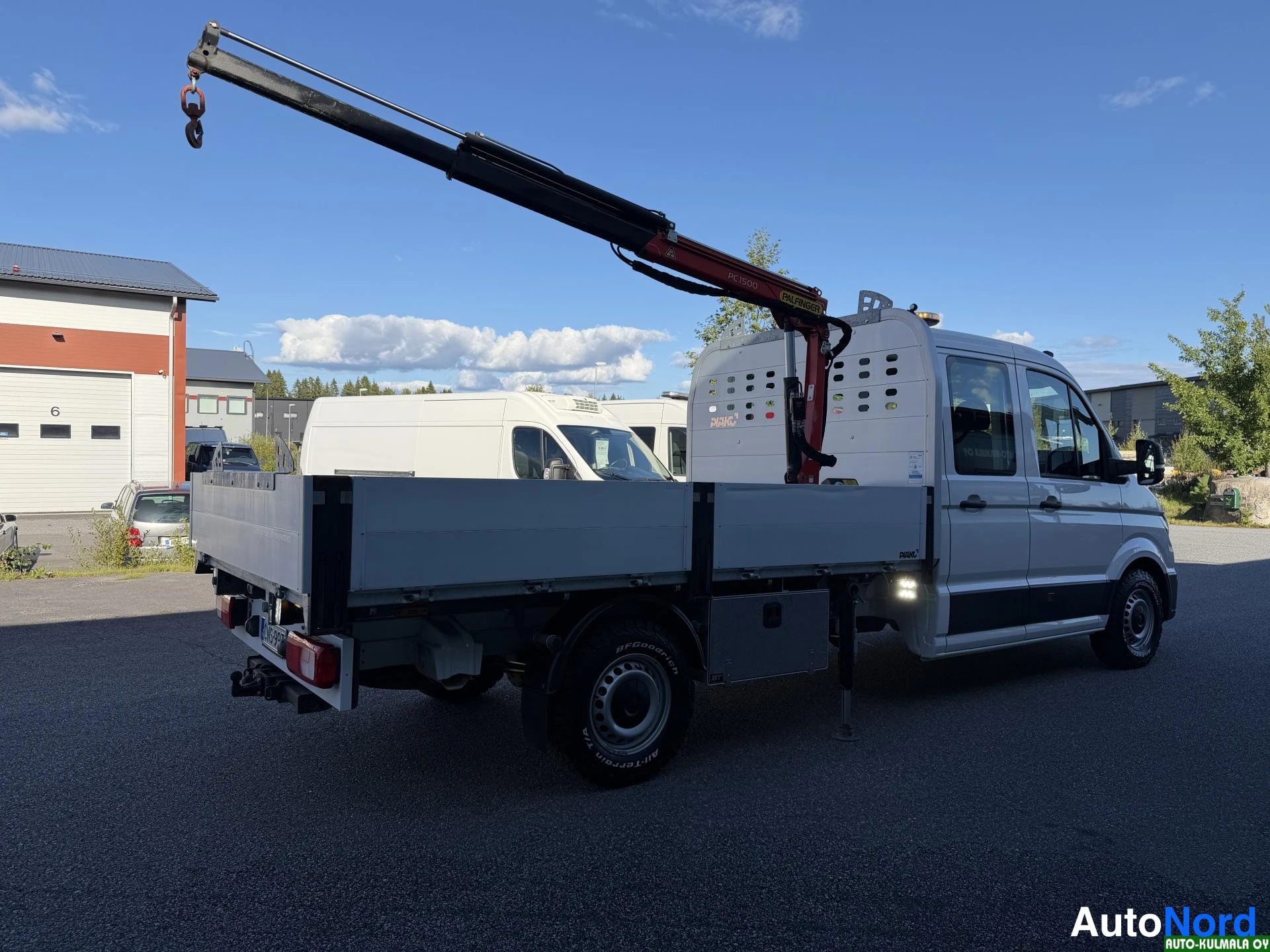 Valkoinen Volkswagen Crafter 2019, takaviisto, kuva 11