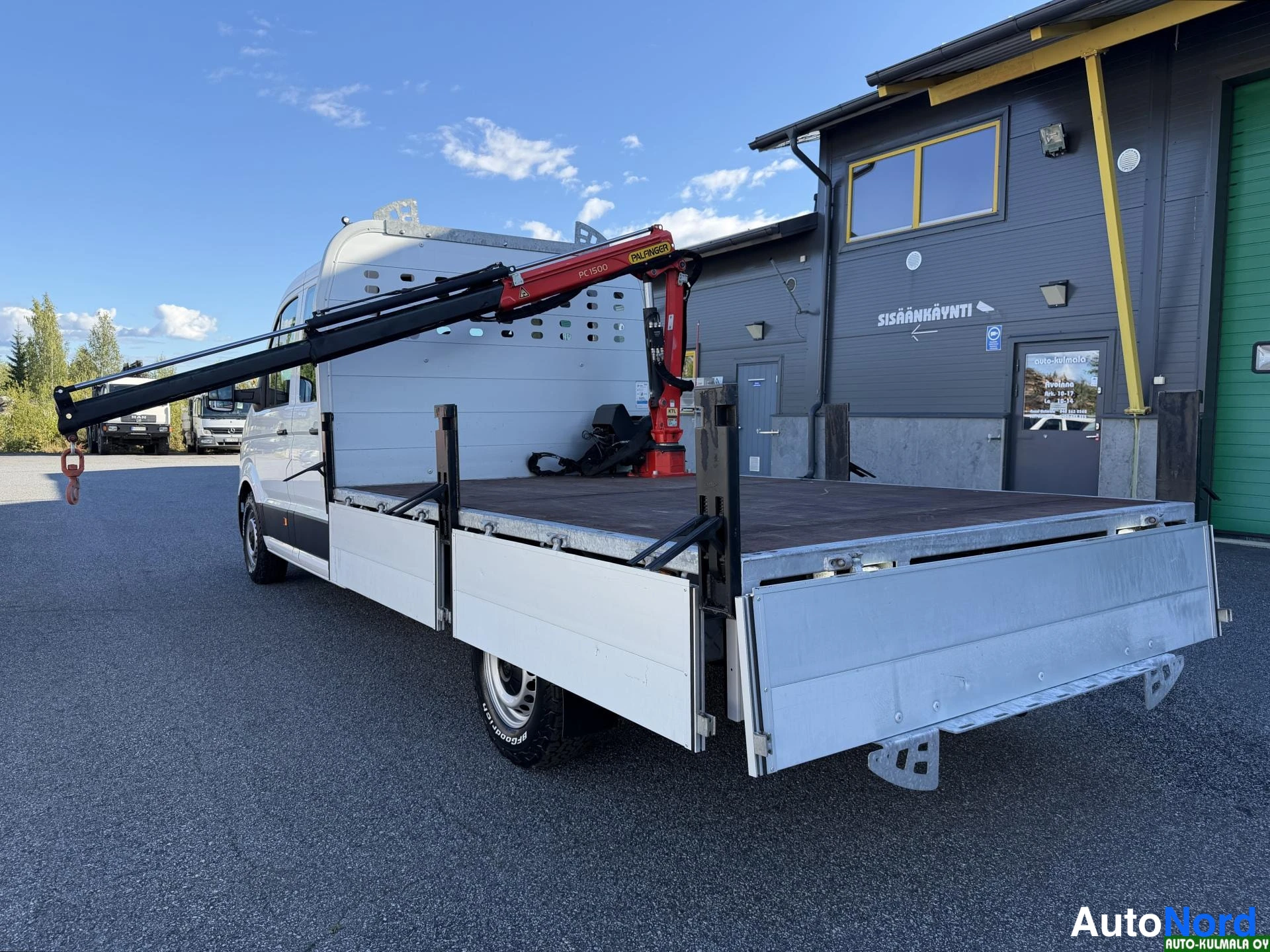 Valkoinen Volkswagen Crafter 2019, takaviisto, kuva 12