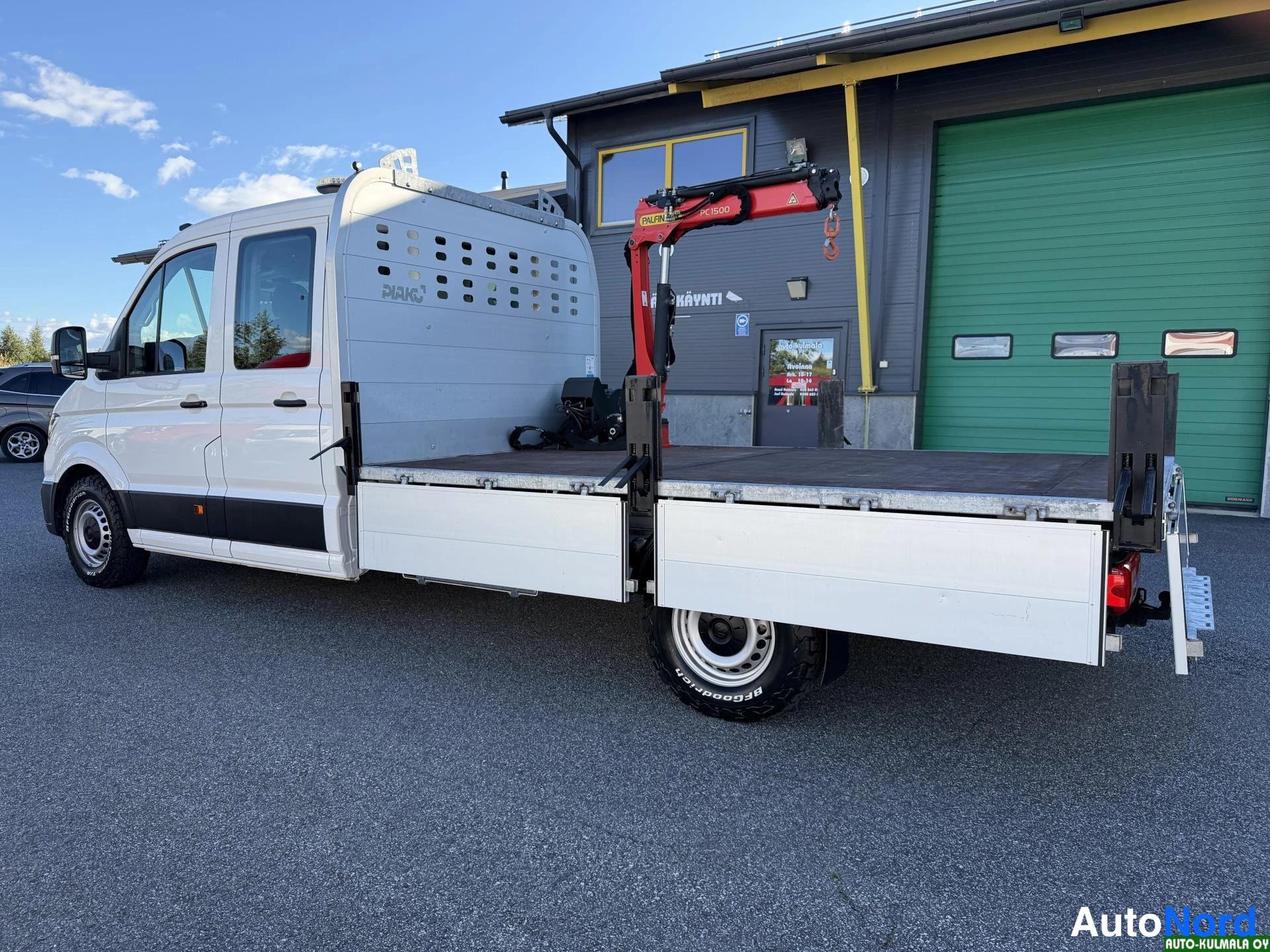 Valkoinen Volkswagen Crafter 2019, takaviisto, kuva 13