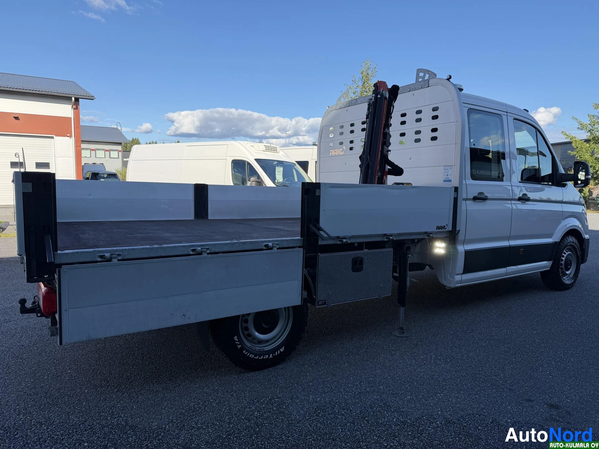 Valkoinen Volkswagen Crafter 2019, takaviisto, kuva 17