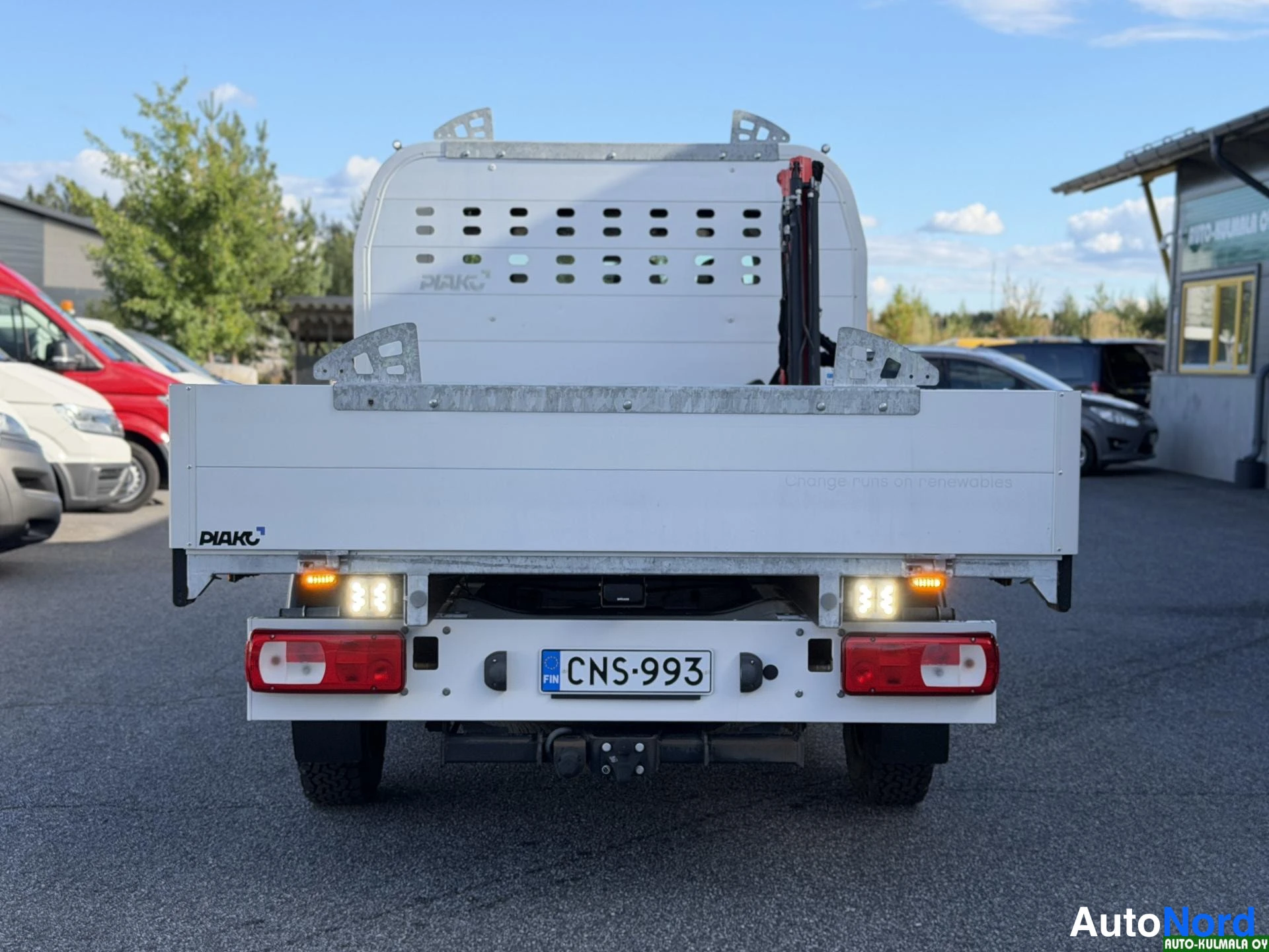 Valkoinen Volkswagen Crafter 2019, takaa, kuva 18