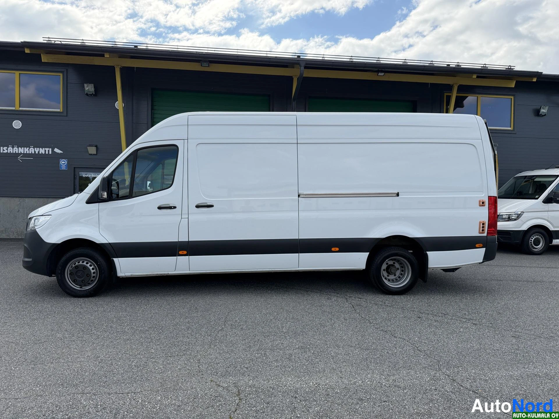 Valkoinen Mercedes-Benz Sprinter 516 CDI 2019, etuviisto, keula vasemmalle, kuva 3