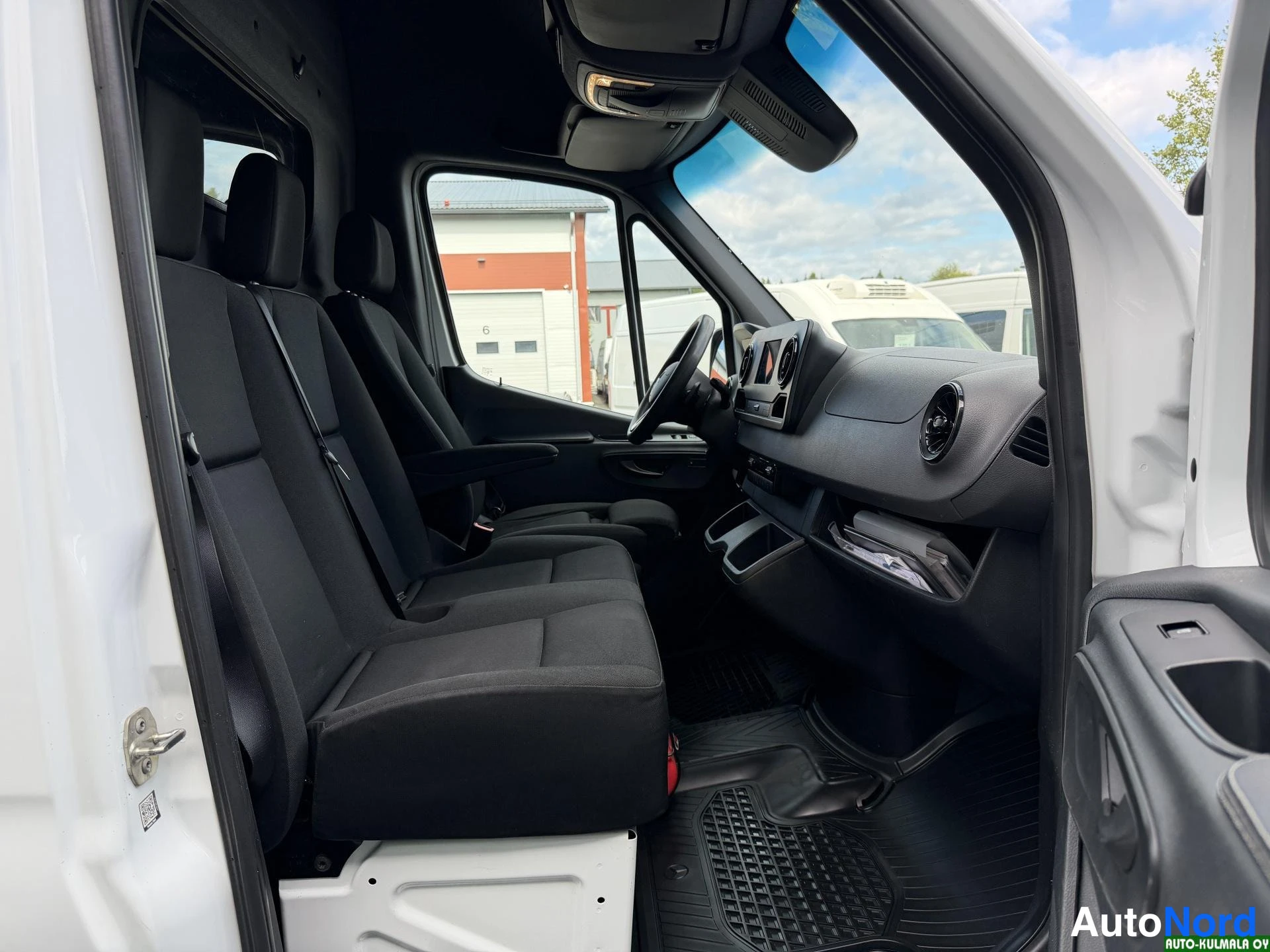 Valkoinen Mercedes-Benz Sprinter 516 CDI 2019, etuistuimet, kuva 21