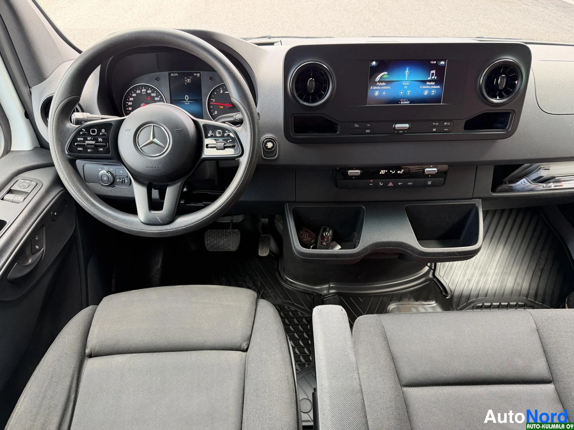 Valkoinen Mercedes-Benz Sprinter 516 CDI 2019, ohjaamo, kuva 17
