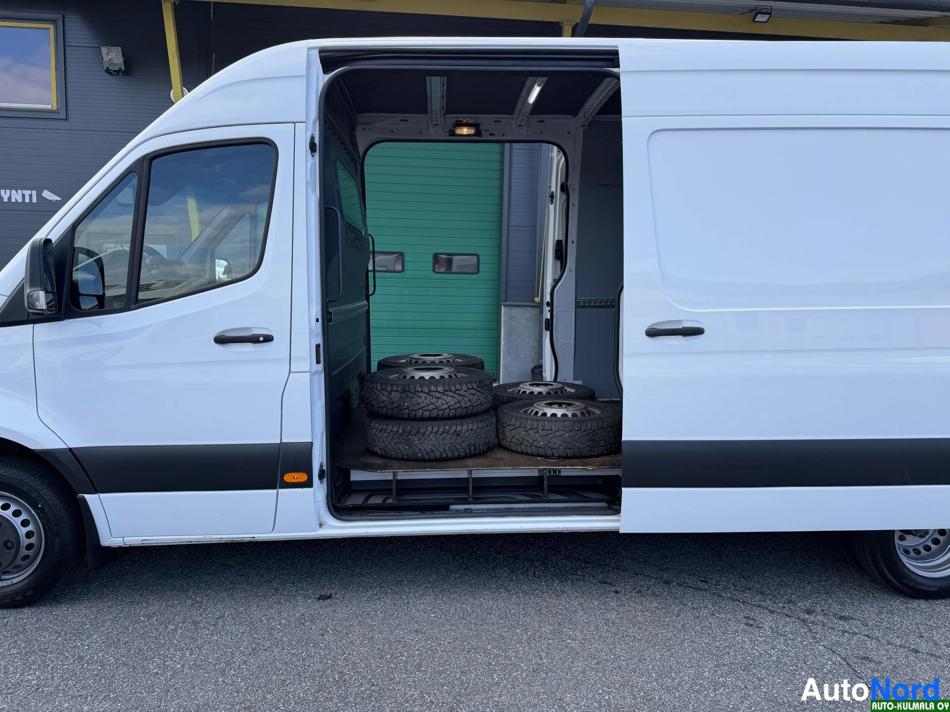Valkoinen Mercedes-Benz Sprinter 516 CDI 2019, sivulta, kuva 7
