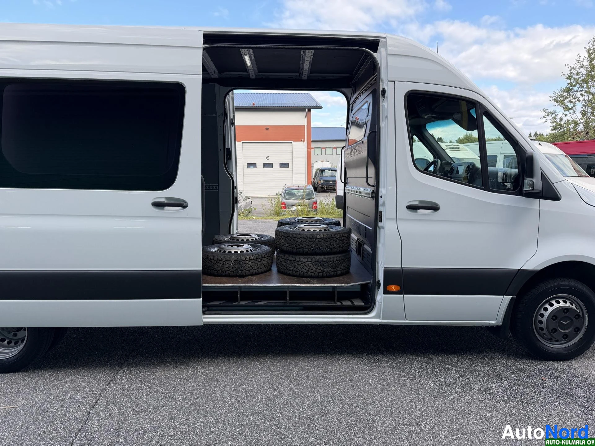 Valkoinen Mercedes-Benz Sprinter 516 CDI 2019, sivulta, kuva 9