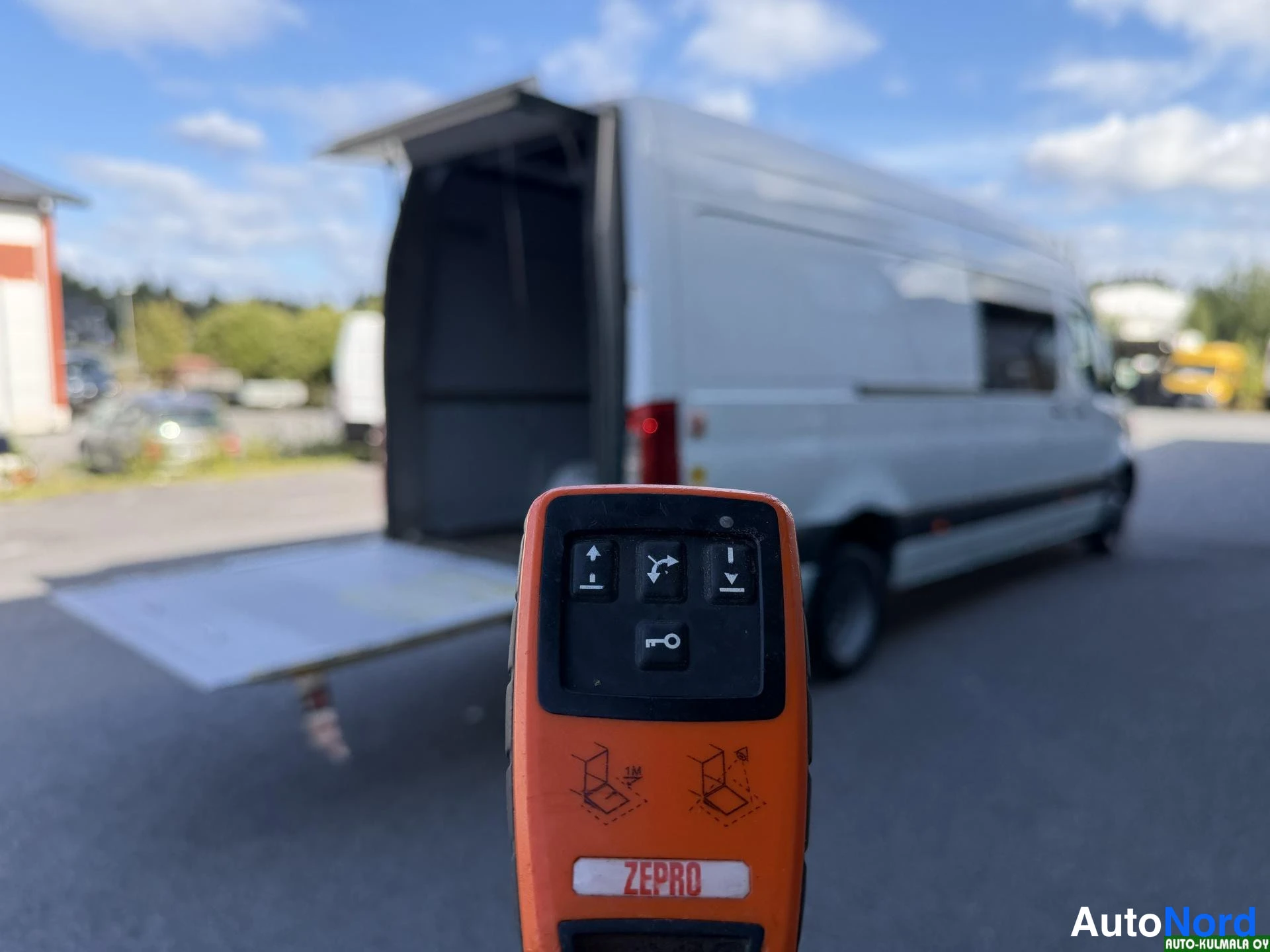 Valkoinen Mercedes-Benz Sprinter 516 CDI 2019, yksityiskohta, kuva 26