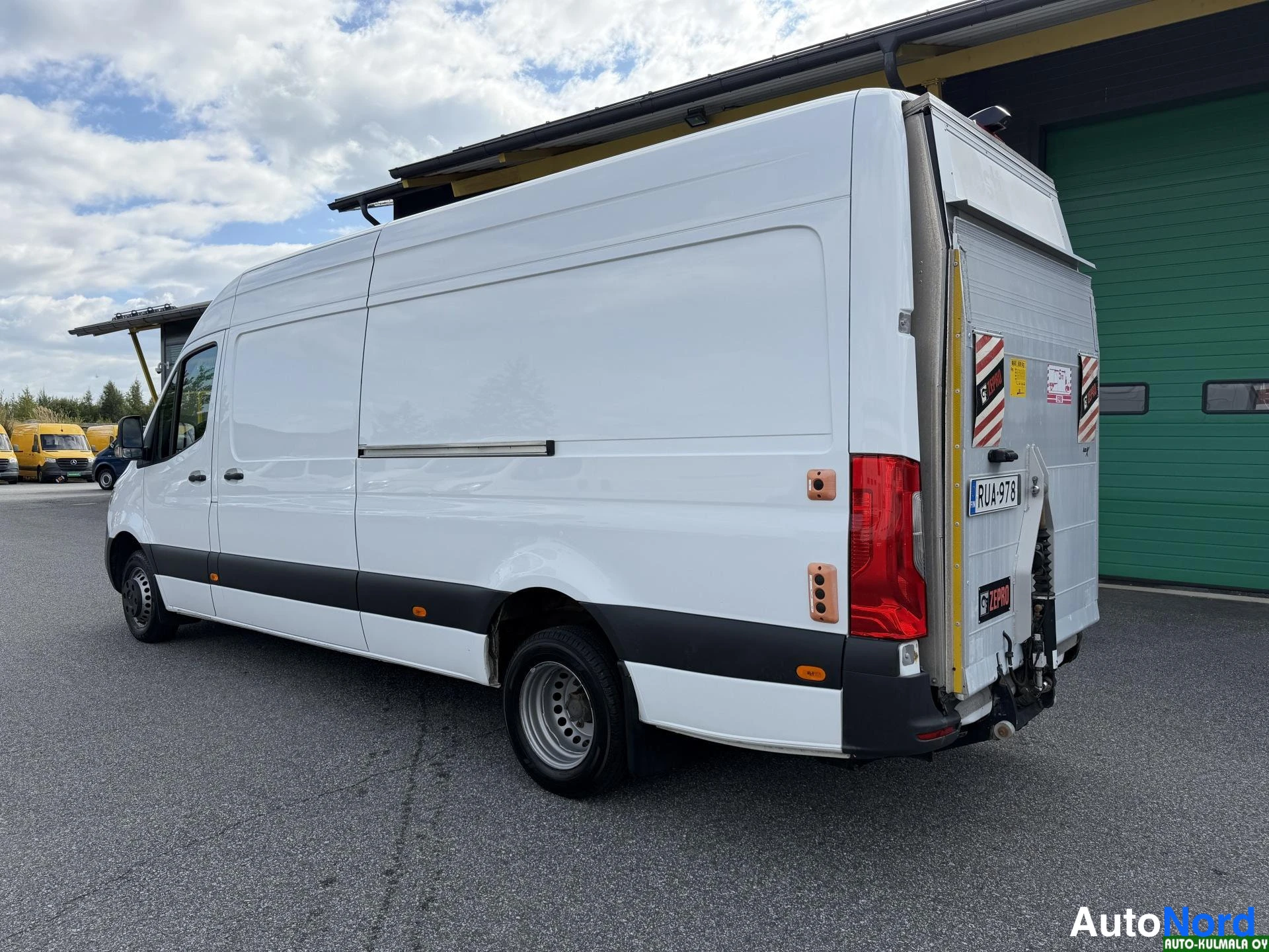 Valkoinen Mercedes-Benz Sprinter 516 CDI 2019, takaviisto, kuva 10