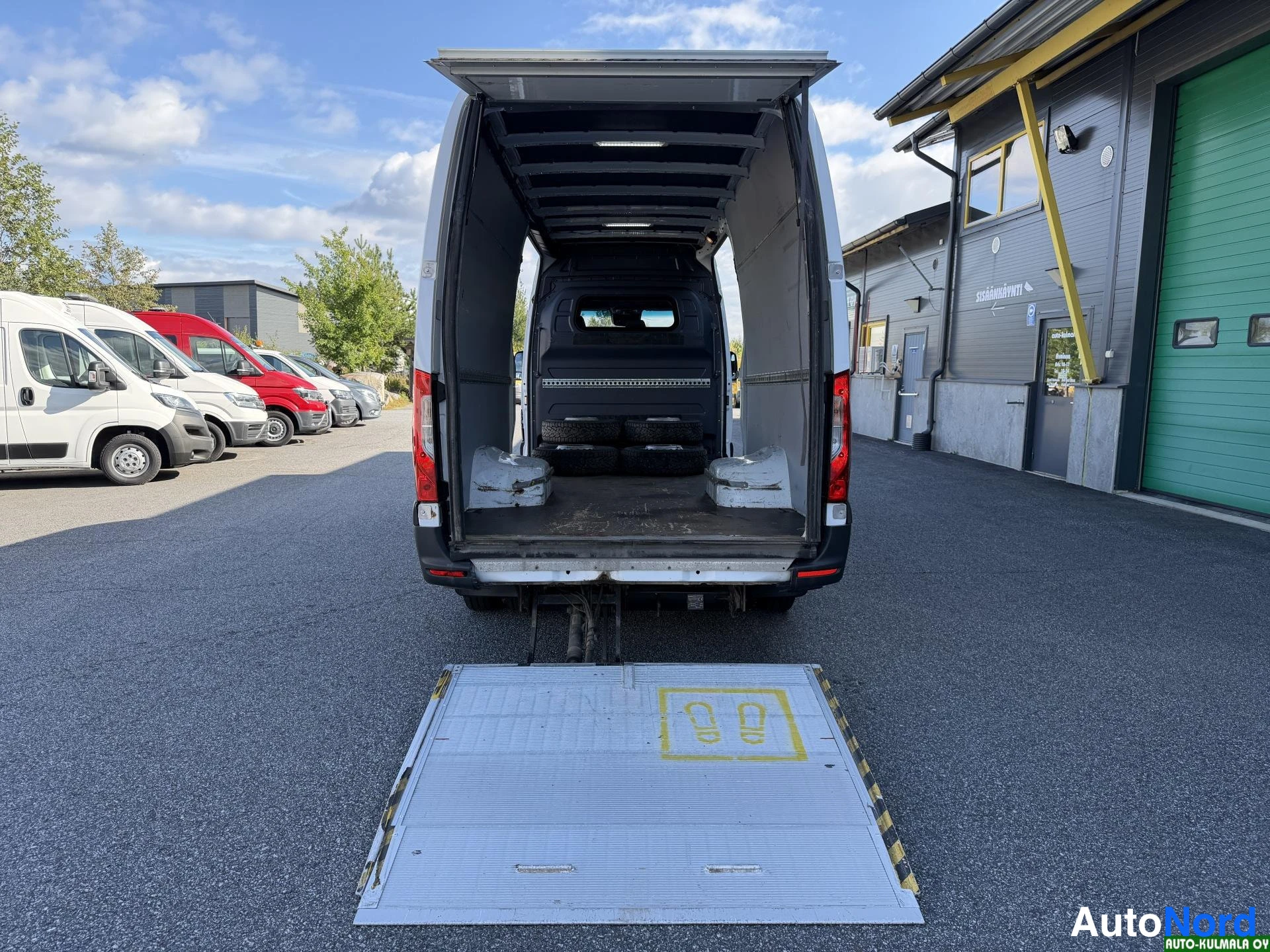 Valkoinen Mercedes-Benz Sprinter 516 CDI 2019, takaa, kuva 16