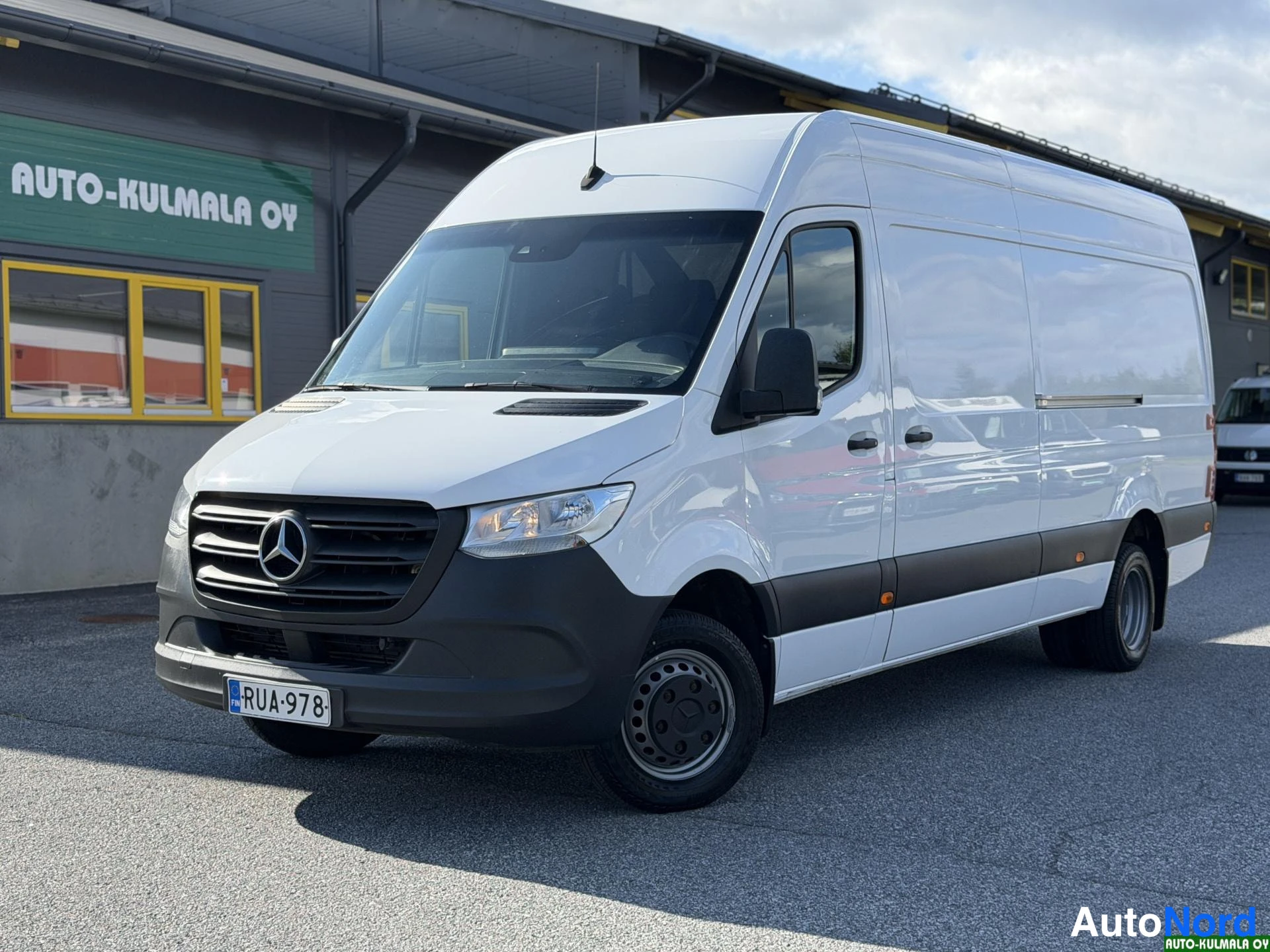 Valkoinen Mercedes-Benz Sprinter 516 CDI 2019, etuviisto, keula vasemmalle, kuva 4