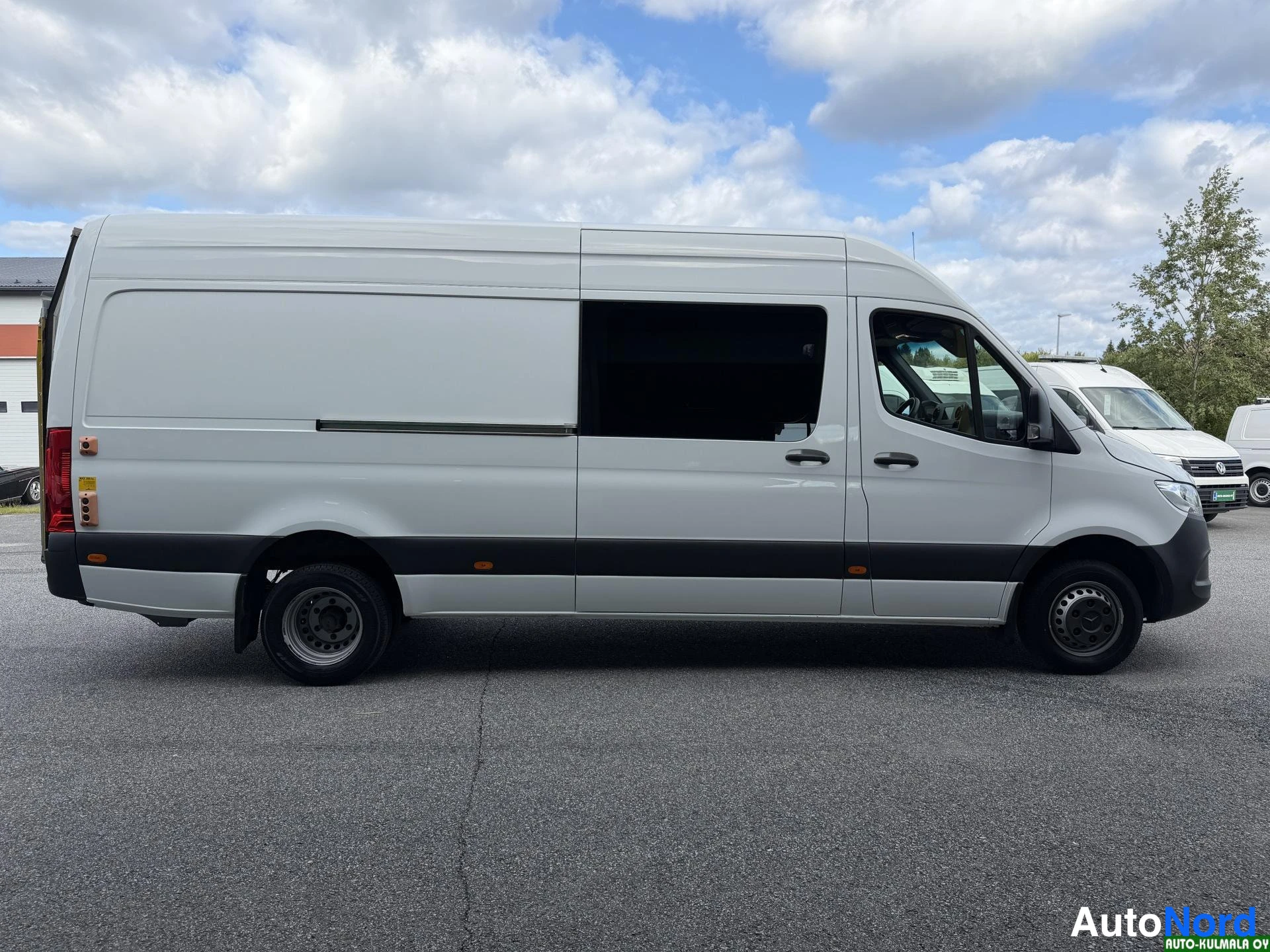 Valkoinen Mercedes-Benz Sprinter 516 CDI 2019, sivulta, kuva 8