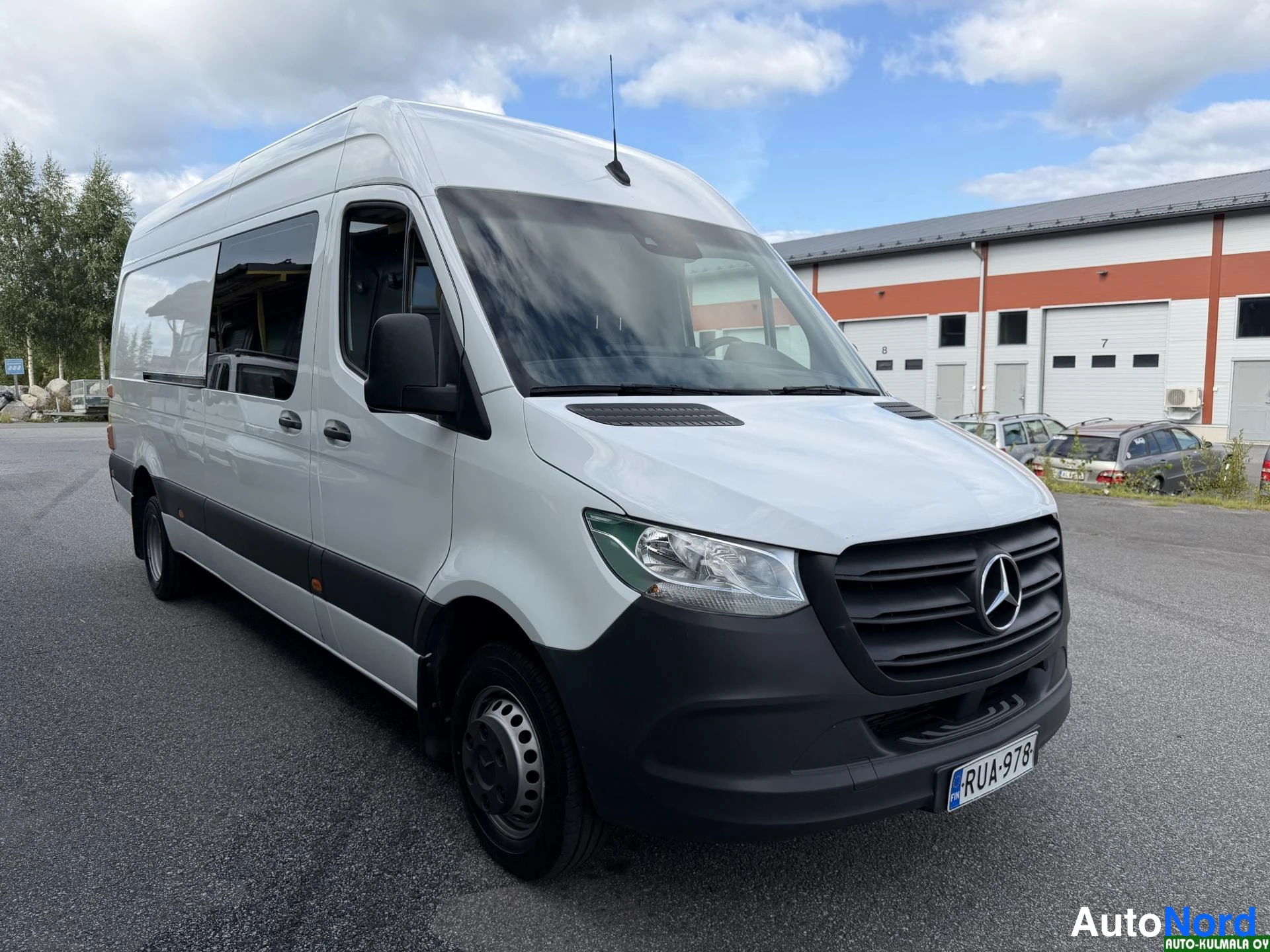 Valkoinen Mercedes-Benz Sprinter 516 CDI 2019, etuviisto, keula oikealle, kuva 5