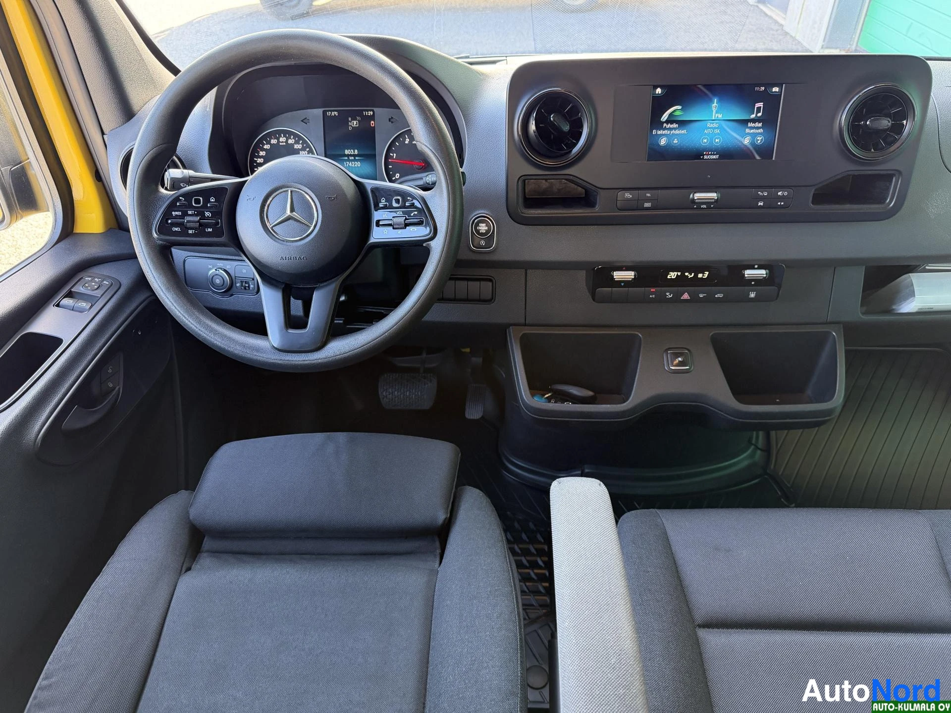 Keltainen Mercedes-Benz Sprinter 316 CDI 2019, ohjaamo, kuva 13