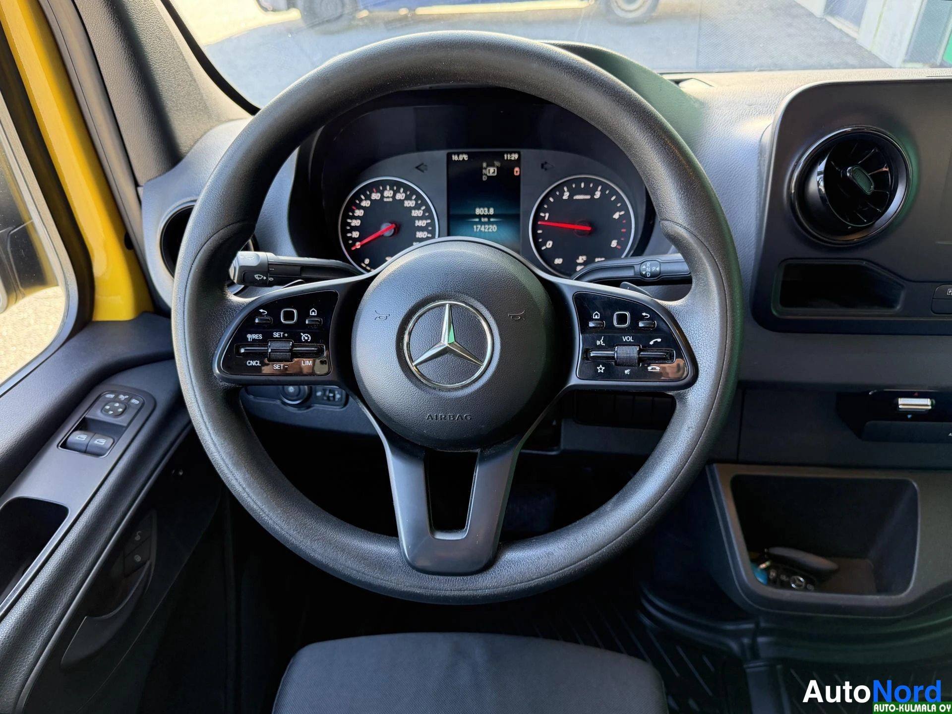 Keltainen Mercedes-Benz Sprinter 316 CDI 2019, yksityiskohta, kuva 22
