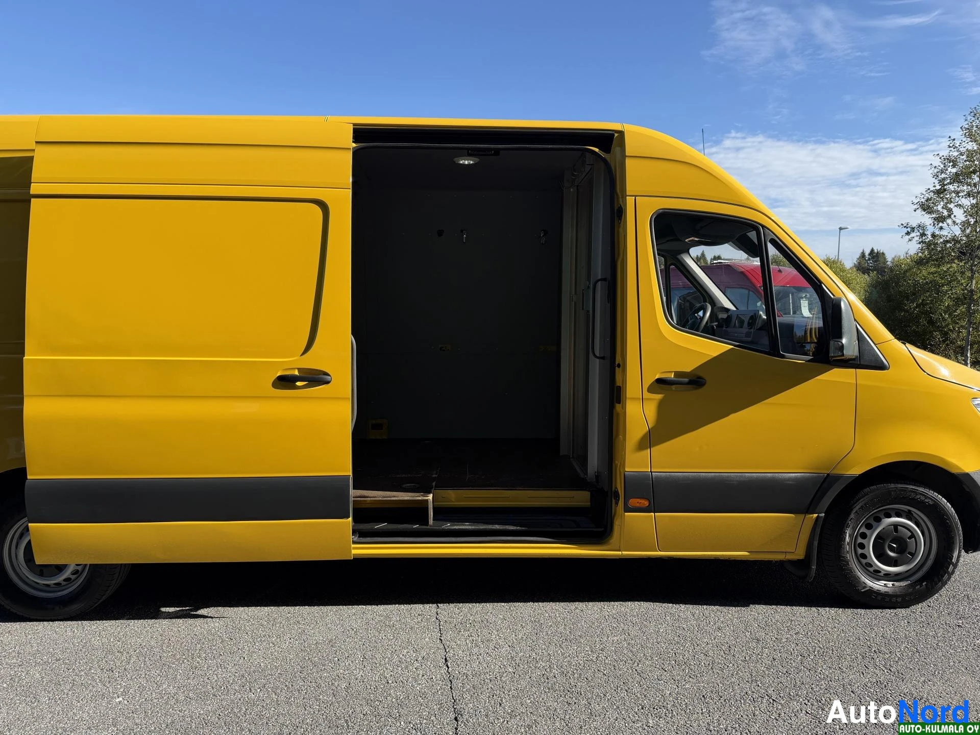 Keltainen Mercedes-Benz Sprinter 316 CDI 2019, sivulta, kuva 5
