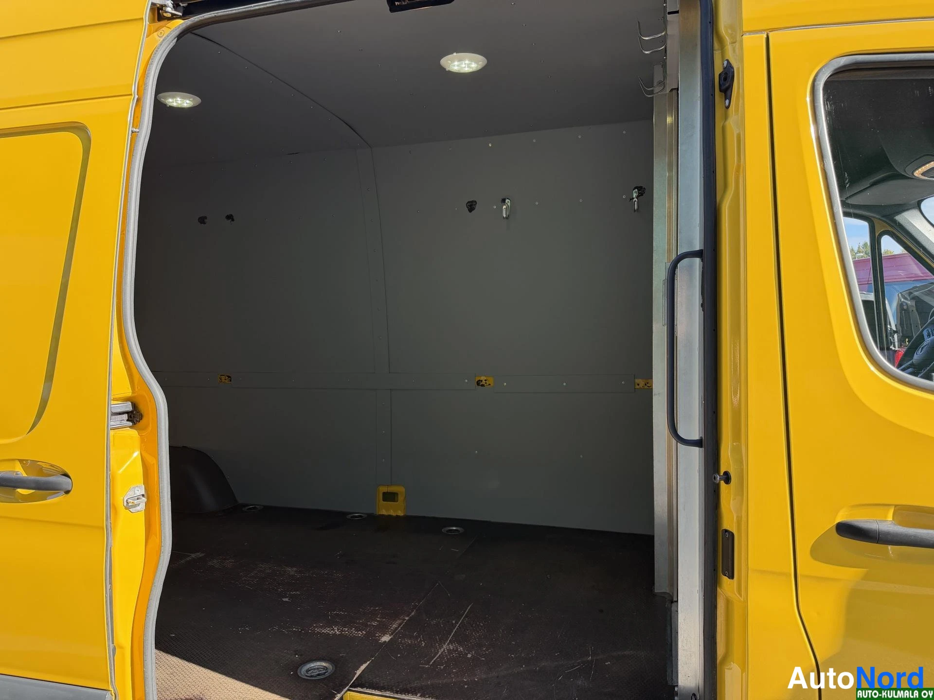Keltainen Mercedes-Benz Sprinter 316 CDI 2019, tavaratila, kuva 18