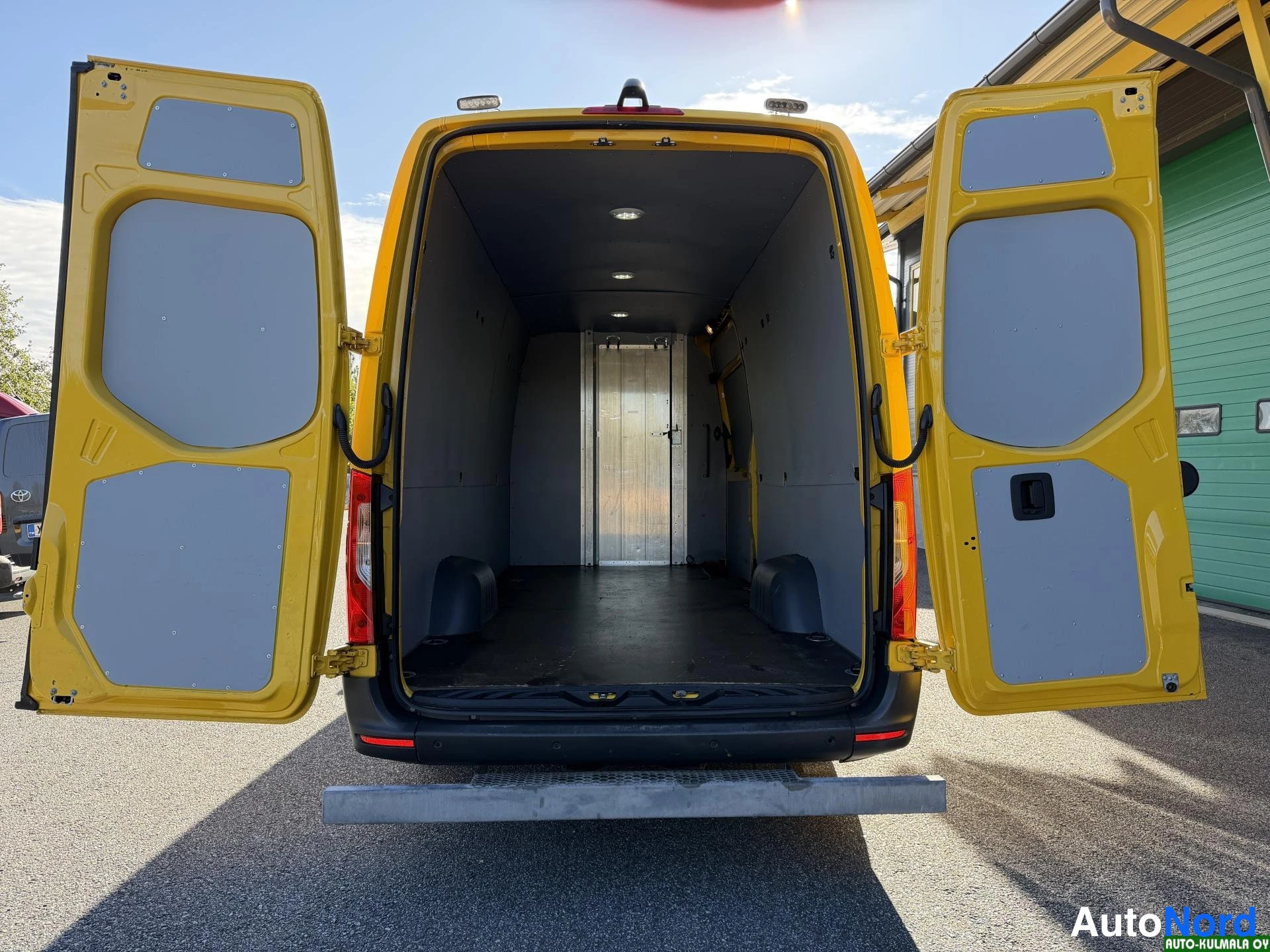 Keltainen Mercedes-Benz Sprinter 316 CDI 2019, takaa, kuva 9