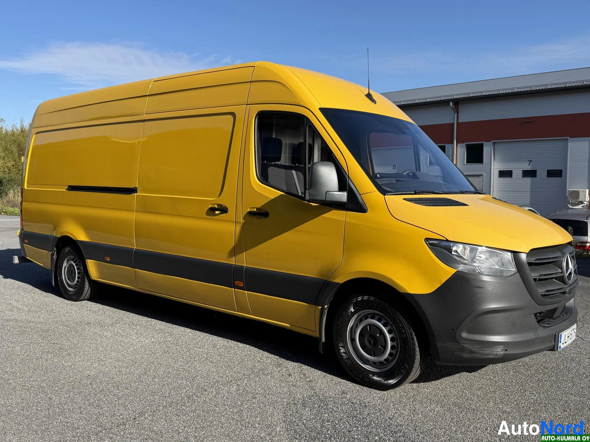 Keltainen Mercedes-Benz Sprinter 316 CDI 2019, etuviisto, keula oikealle, kuva 2