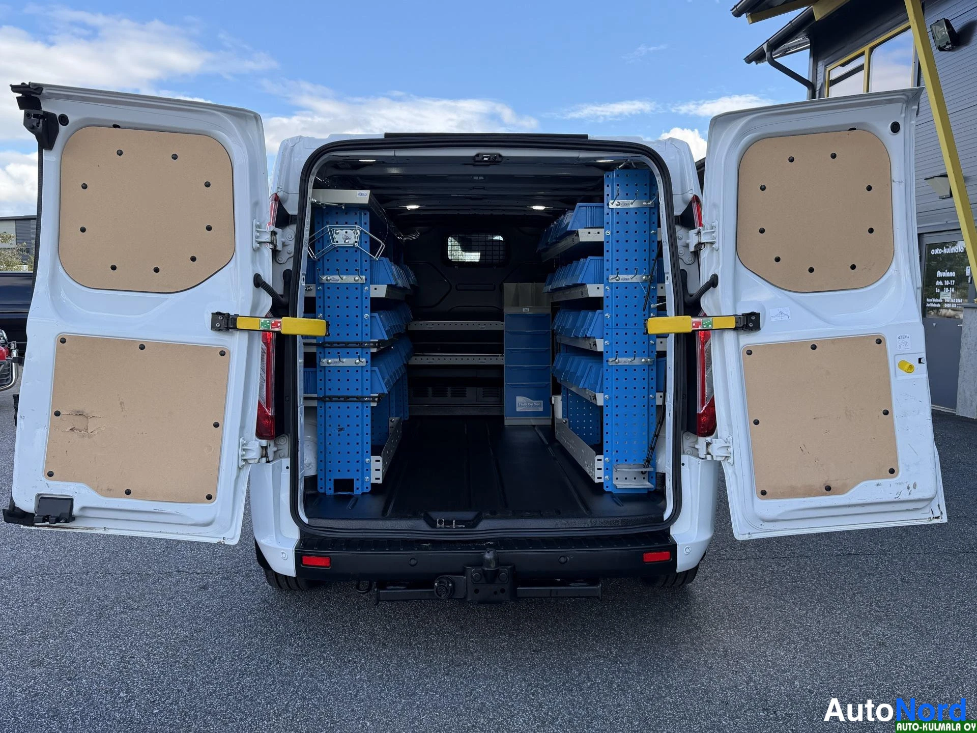 Valkoinen Ford Transit Custom 2022, tavaratila, kuva 20