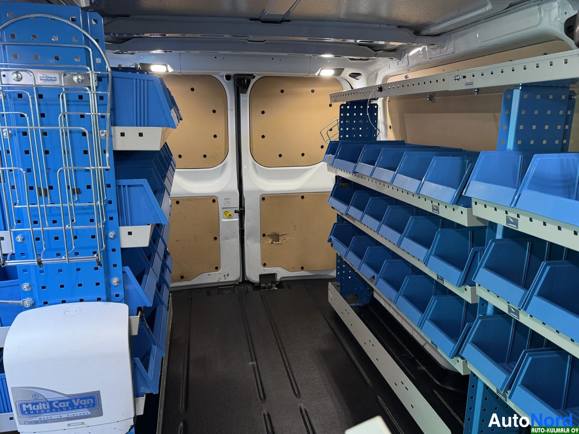 Valkoinen Ford Transit Custom 2022, tavaratila, kuva 22