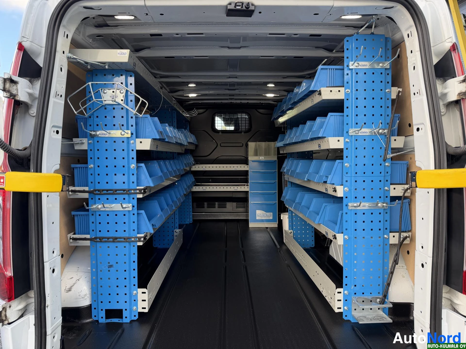 Valkoinen Ford Transit Custom 2022, tavaratila, kuva 23