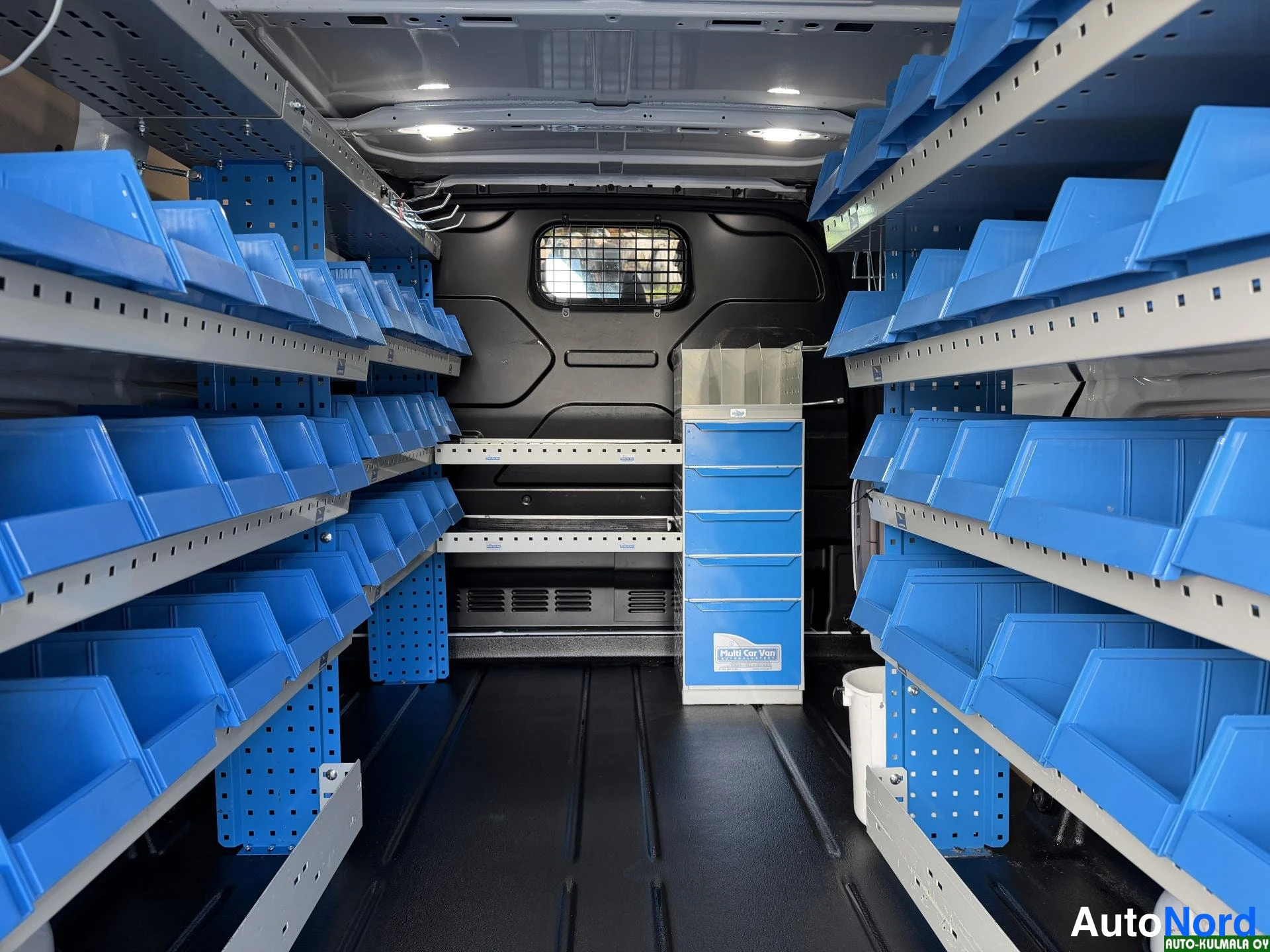 Valkoinen Ford Transit Custom 2022, tavaratila, kuva 26
