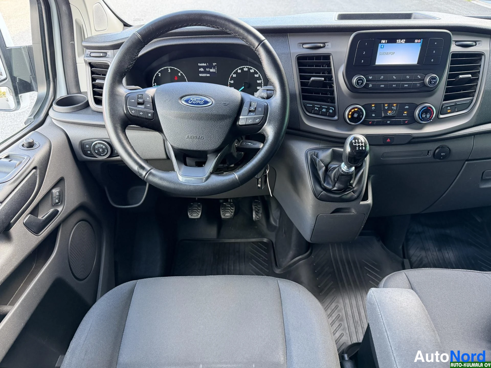 Valkoinen Ford Transit Custom 2022, ohjaamo, kuva 16