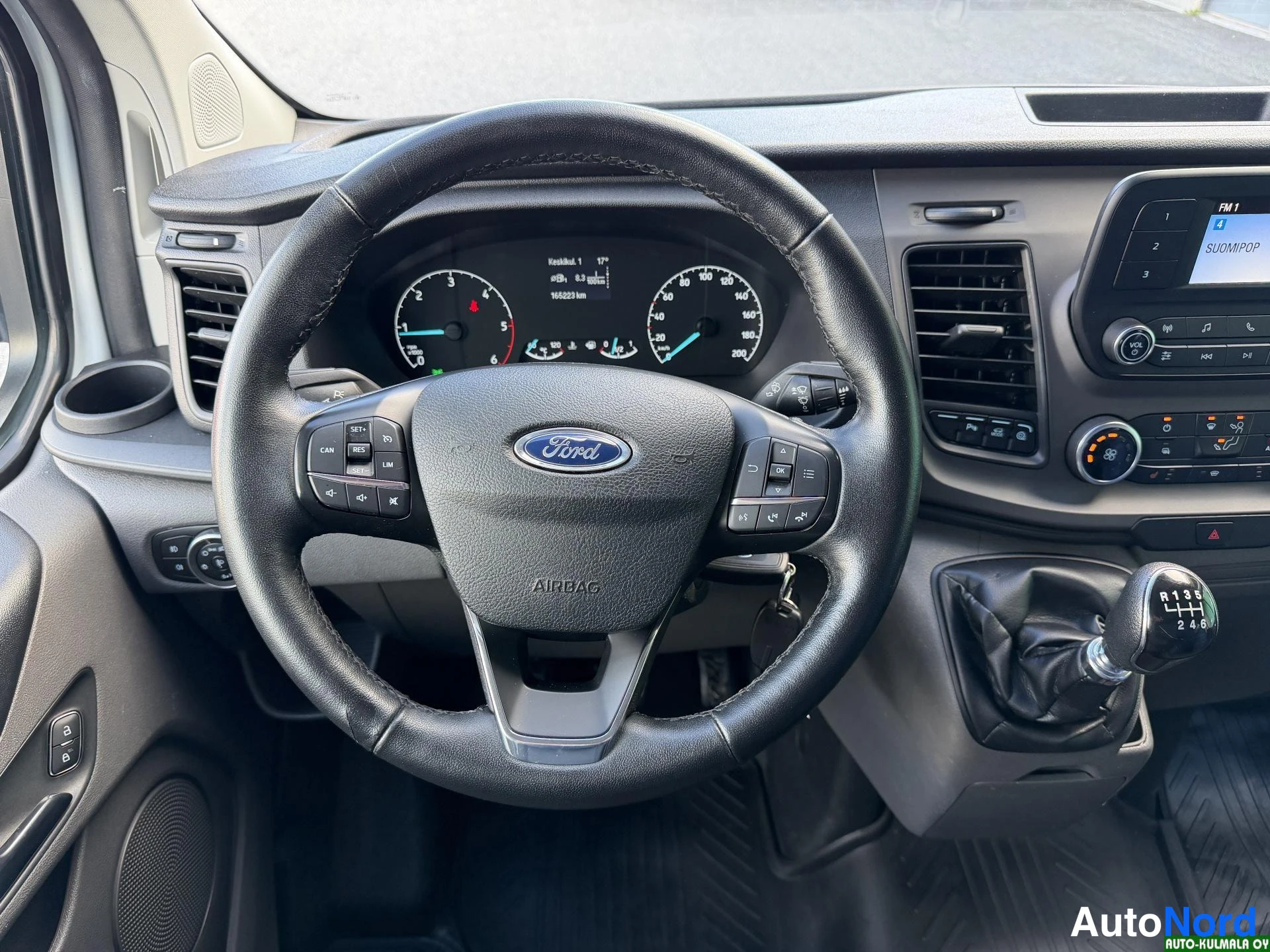 Valkoinen Ford Transit Custom 2022, ohjaamo, kuva 12