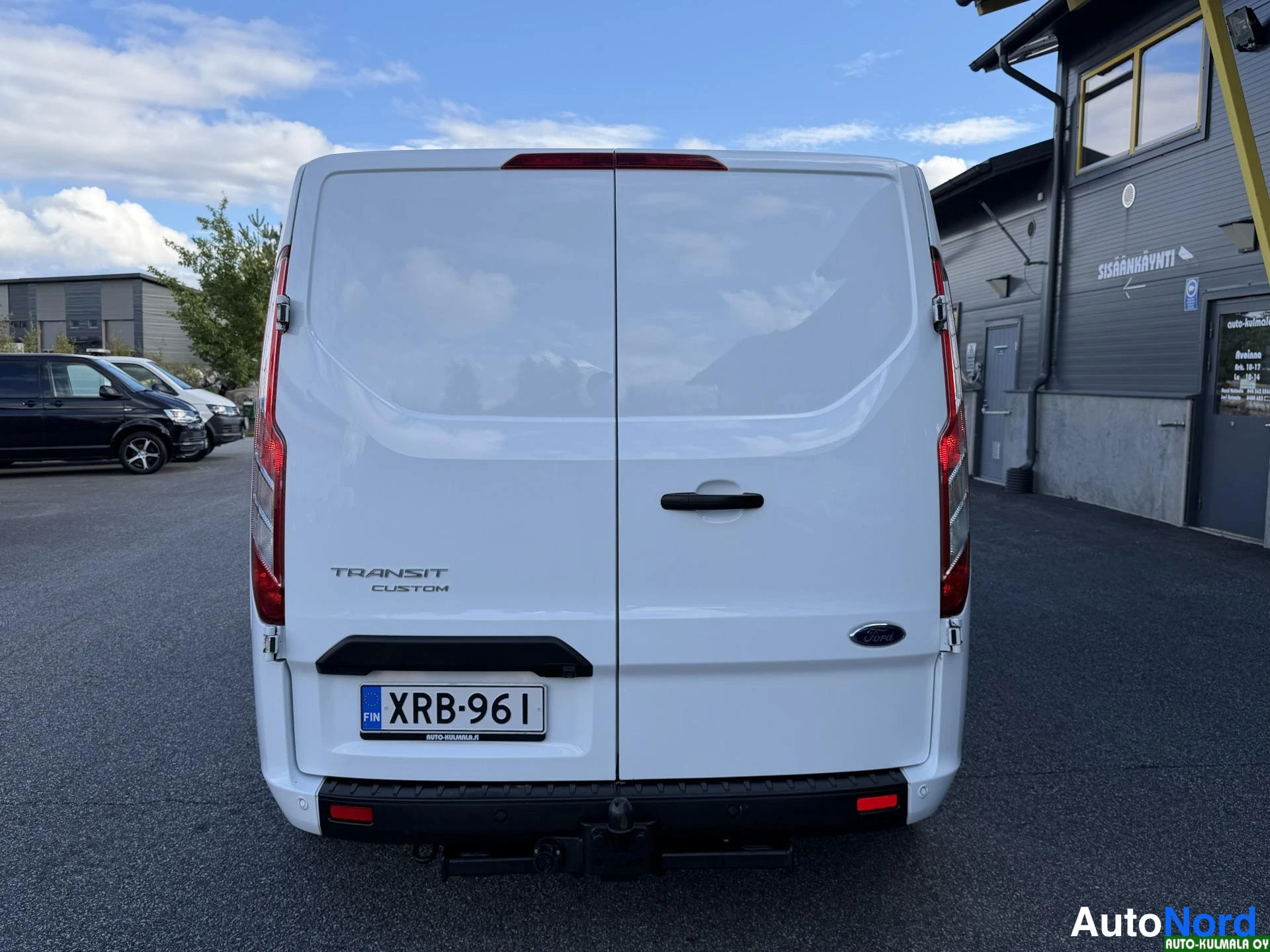 Valkoinen Ford Transit Custom 2022, takaa, kuva 11