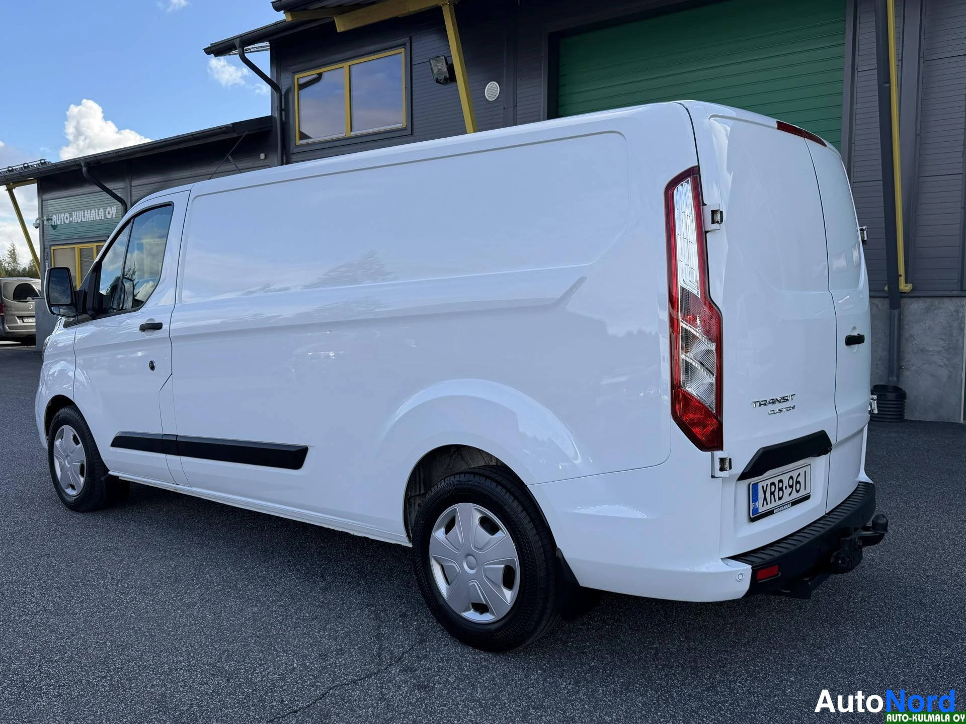 Valkoinen Ford Transit Custom 2022, takaviisto, kuva 9