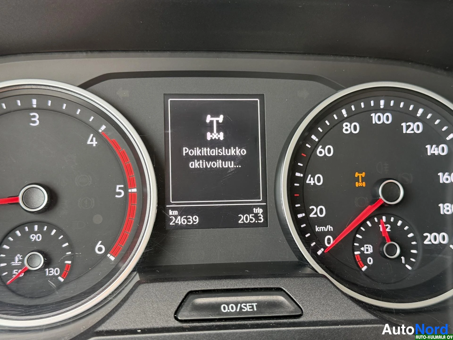 Valkoinen Volkswagen Crafter 2019, yksityiskohta, kuva 27