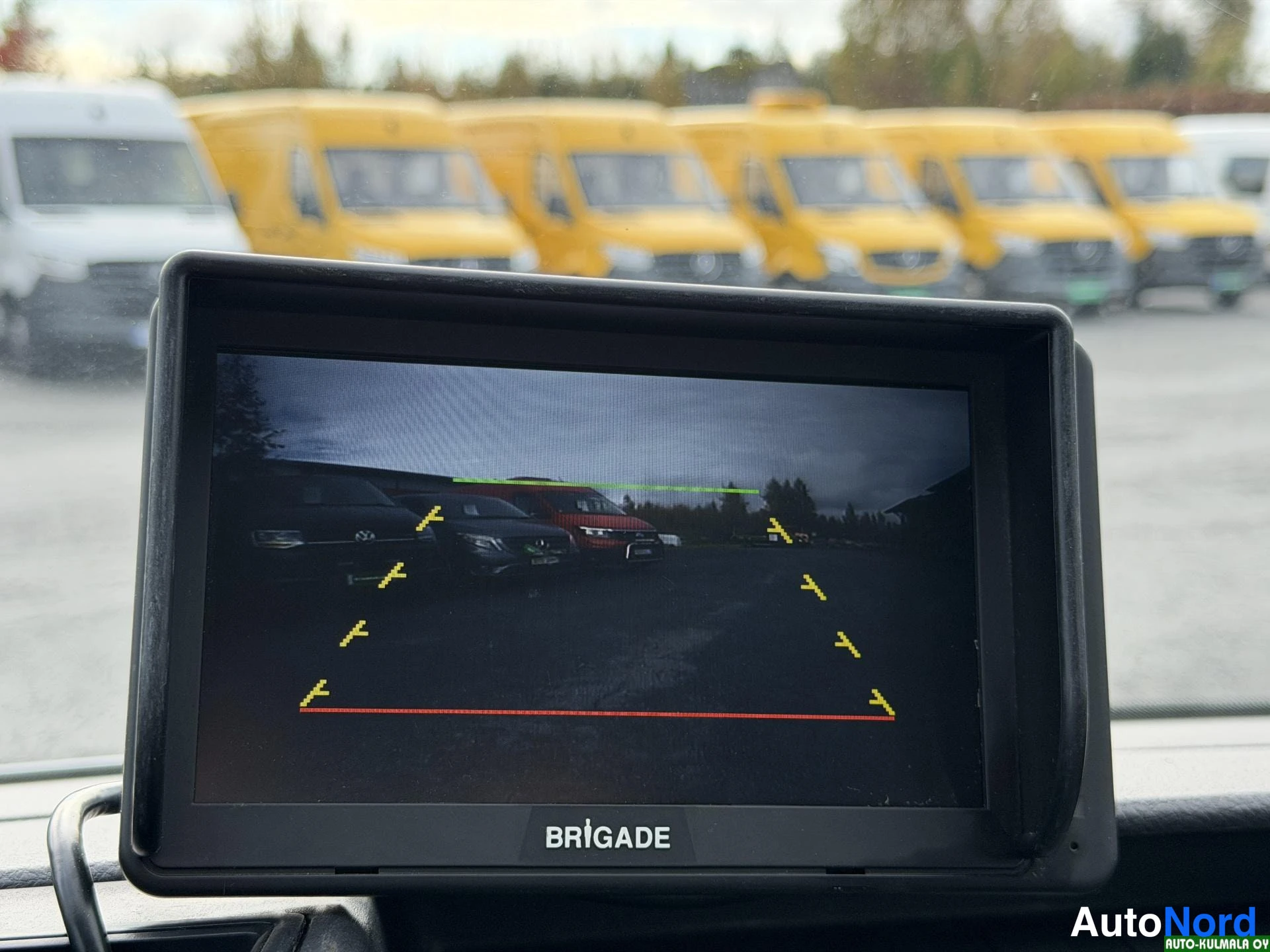 Valkoinen Volkswagen Crafter 2019, yksityiskohta, kuva 28