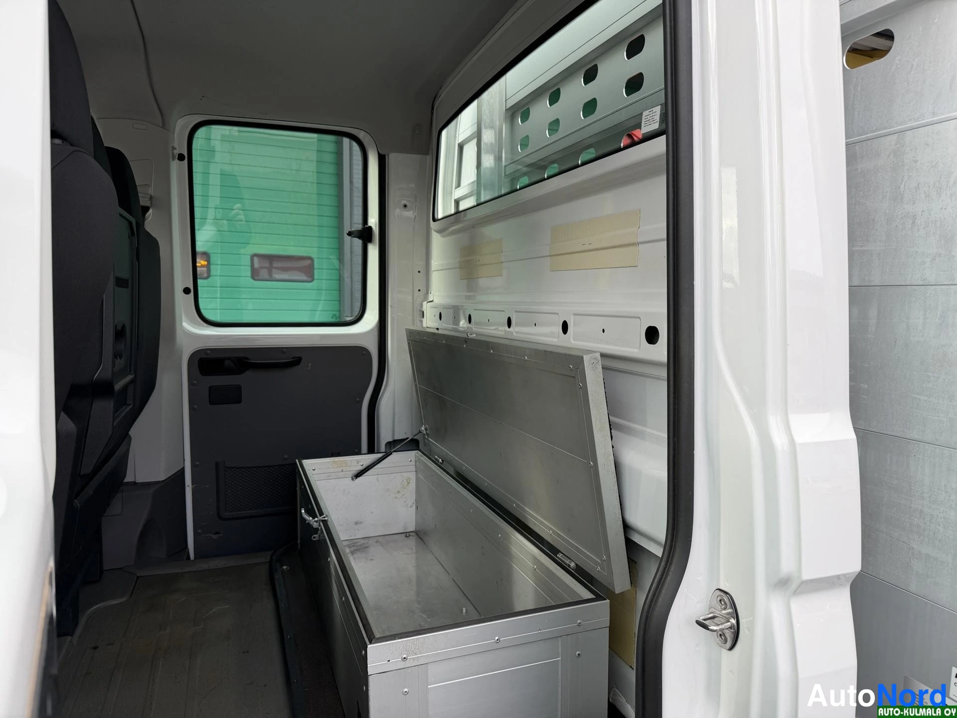Valkoinen Volkswagen Crafter 2019, tavaratila, kuva 26