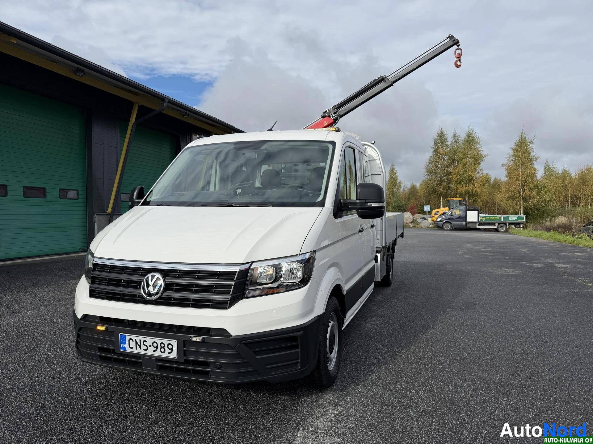 Valkoinen Volkswagen Crafter 2019, etuviisto, keula vasemmalle, kuva 3