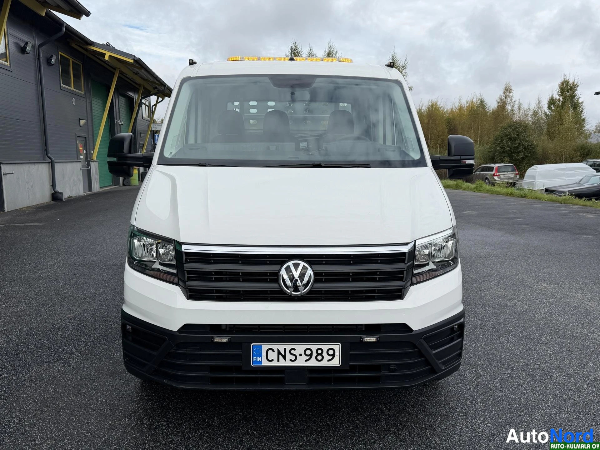 Valkoinen Volkswagen Crafter 2019, edestä, kuva 7