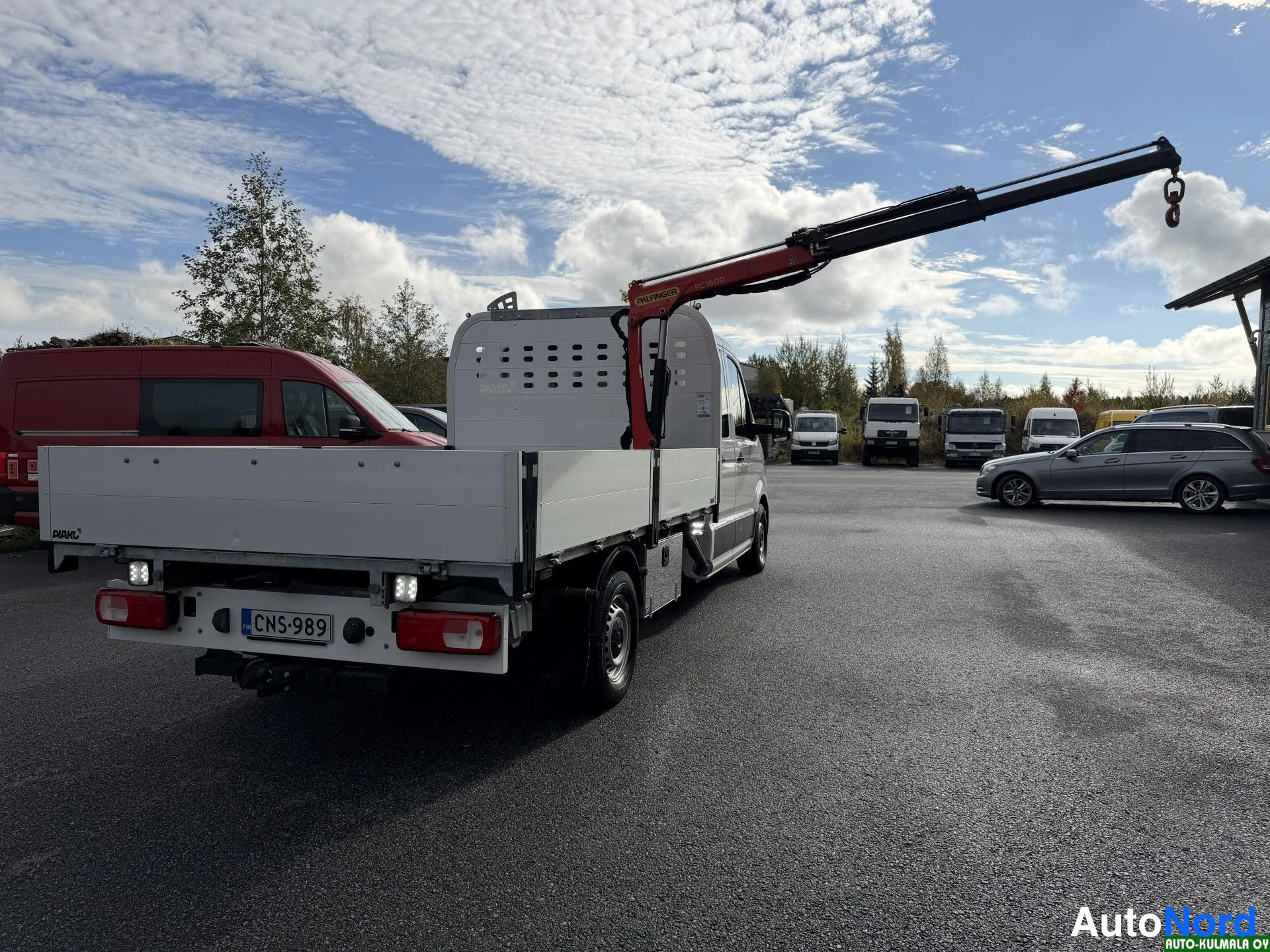 Valkoinen Volkswagen Crafter 2019, takaviisto, kuva 15