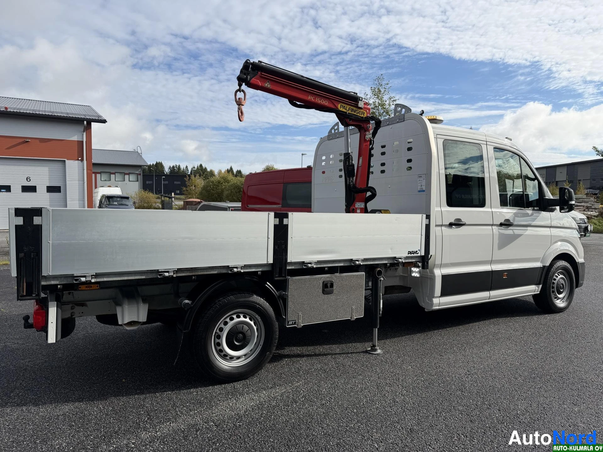 Valkoinen Volkswagen Crafter 2019, takaviisto, kuva 16