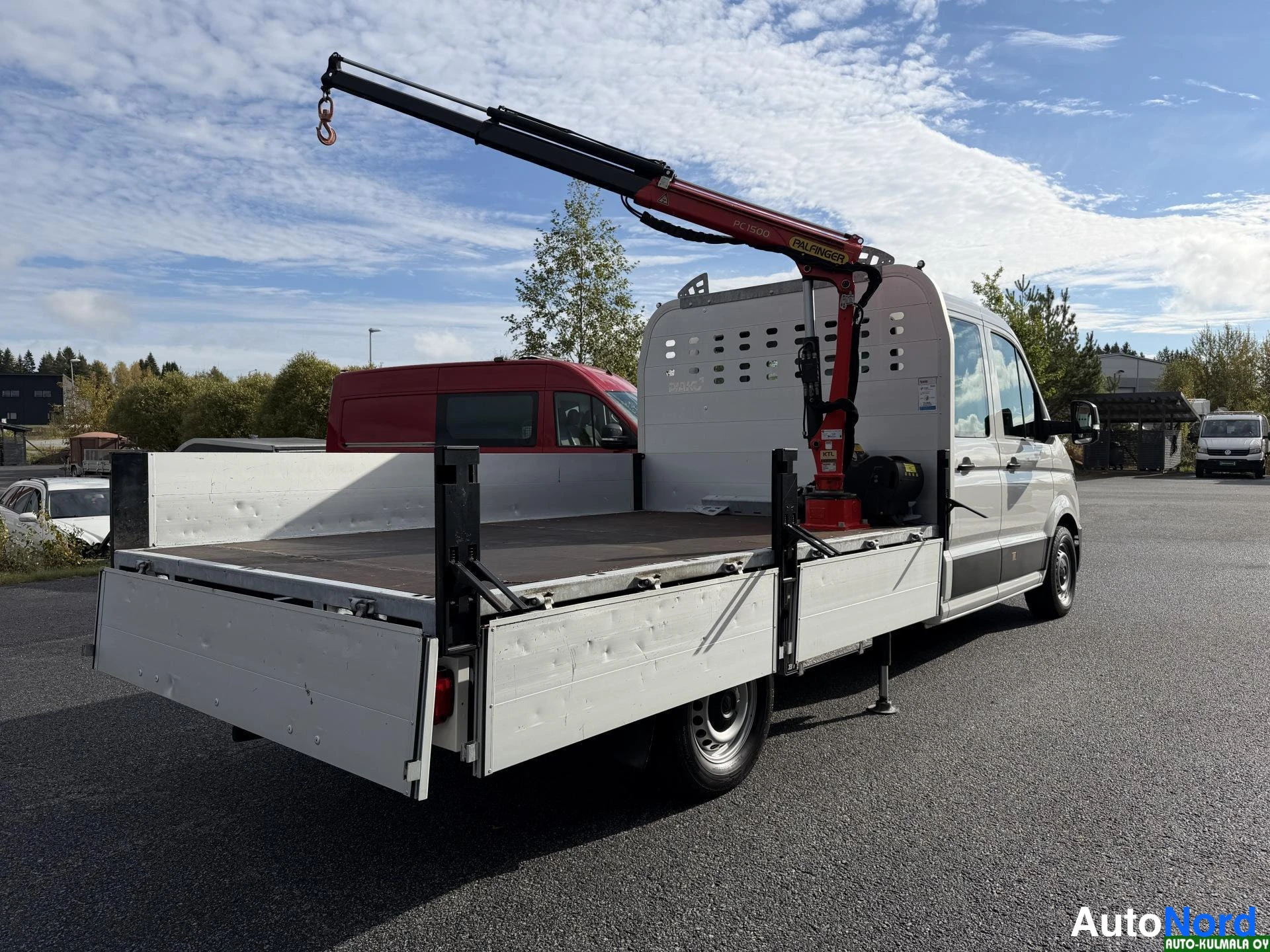 Valkoinen Volkswagen Crafter 2019, takaviisto, kuva 17