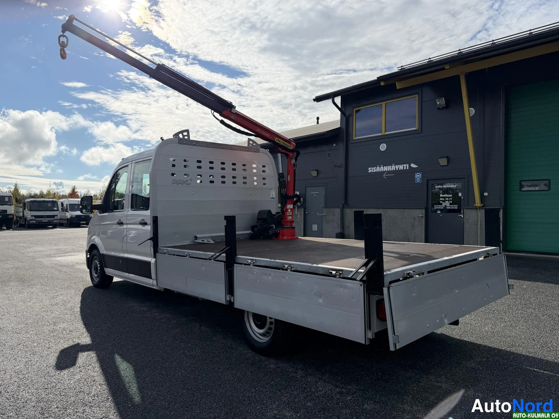 Valkoinen Volkswagen Crafter 2019, takaviisto, kuva 18